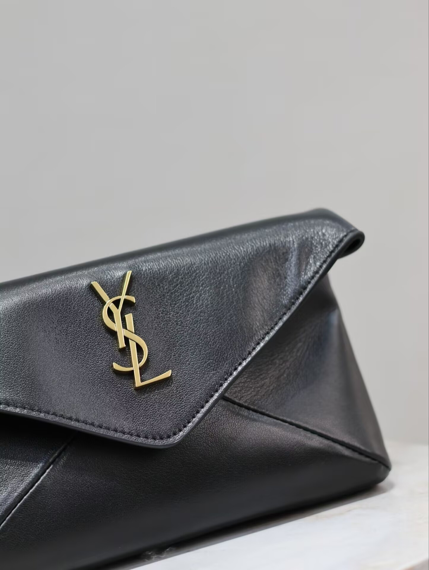 Y51 CASSANDRE small envelope pouch in lambskin 21x14x3cm