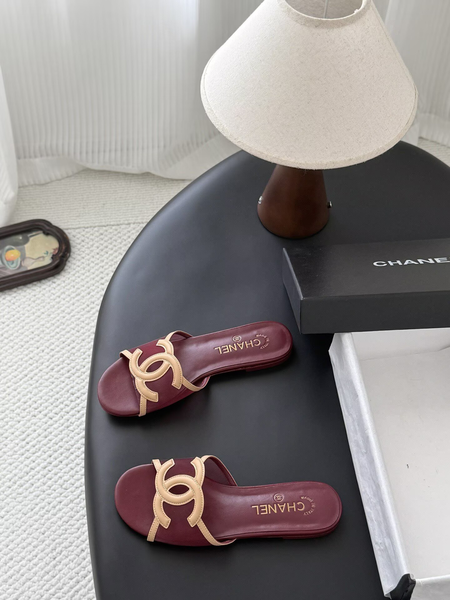 ua Ch**el sandals