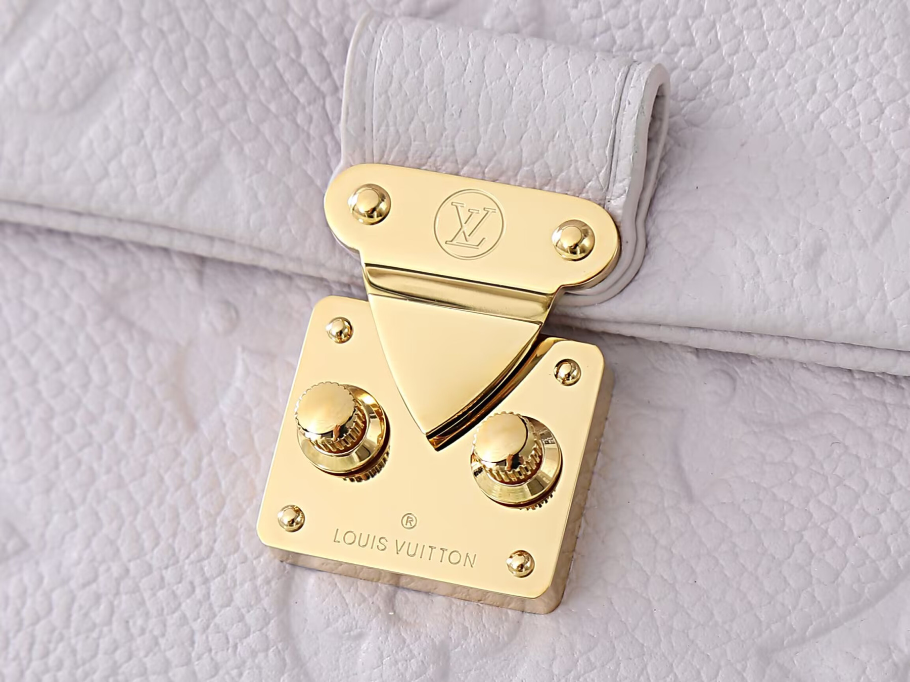 LV Nano Madeleine M29380 21x12.5x6cm
