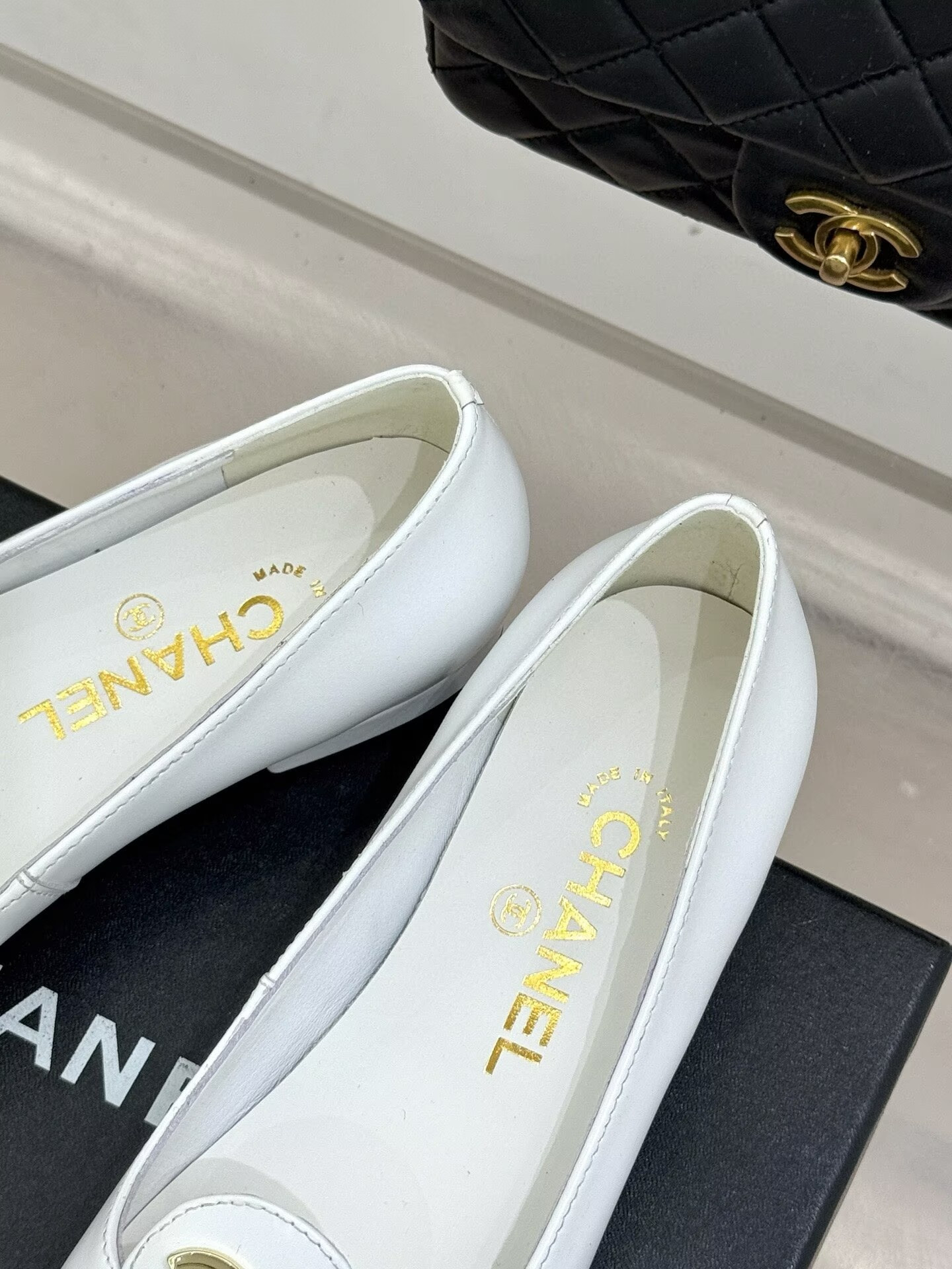 ua Ch**el ballet flats