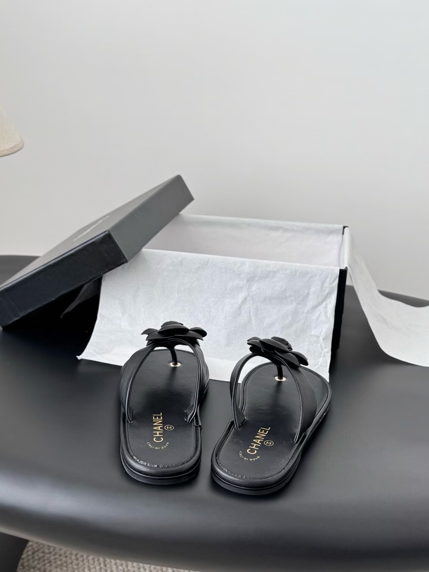 ua Ch**el thongs slides