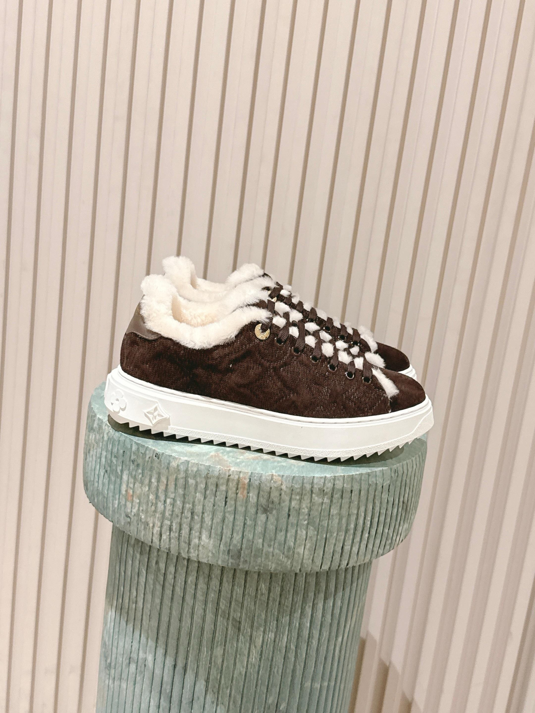 UA LV Time Out Sneaker