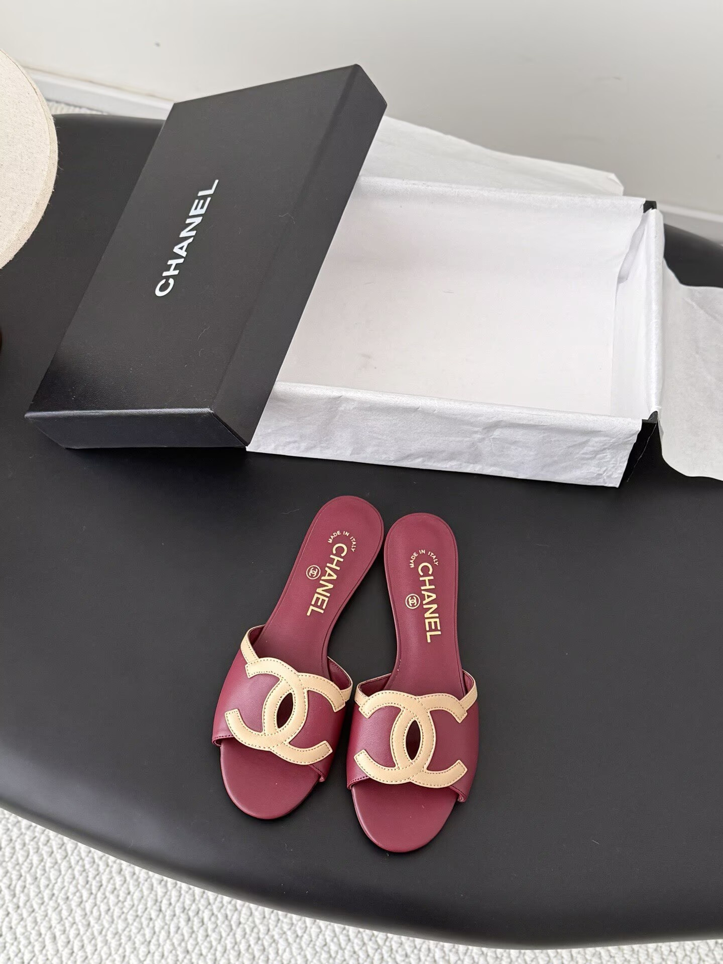 ua Ch**el sandals