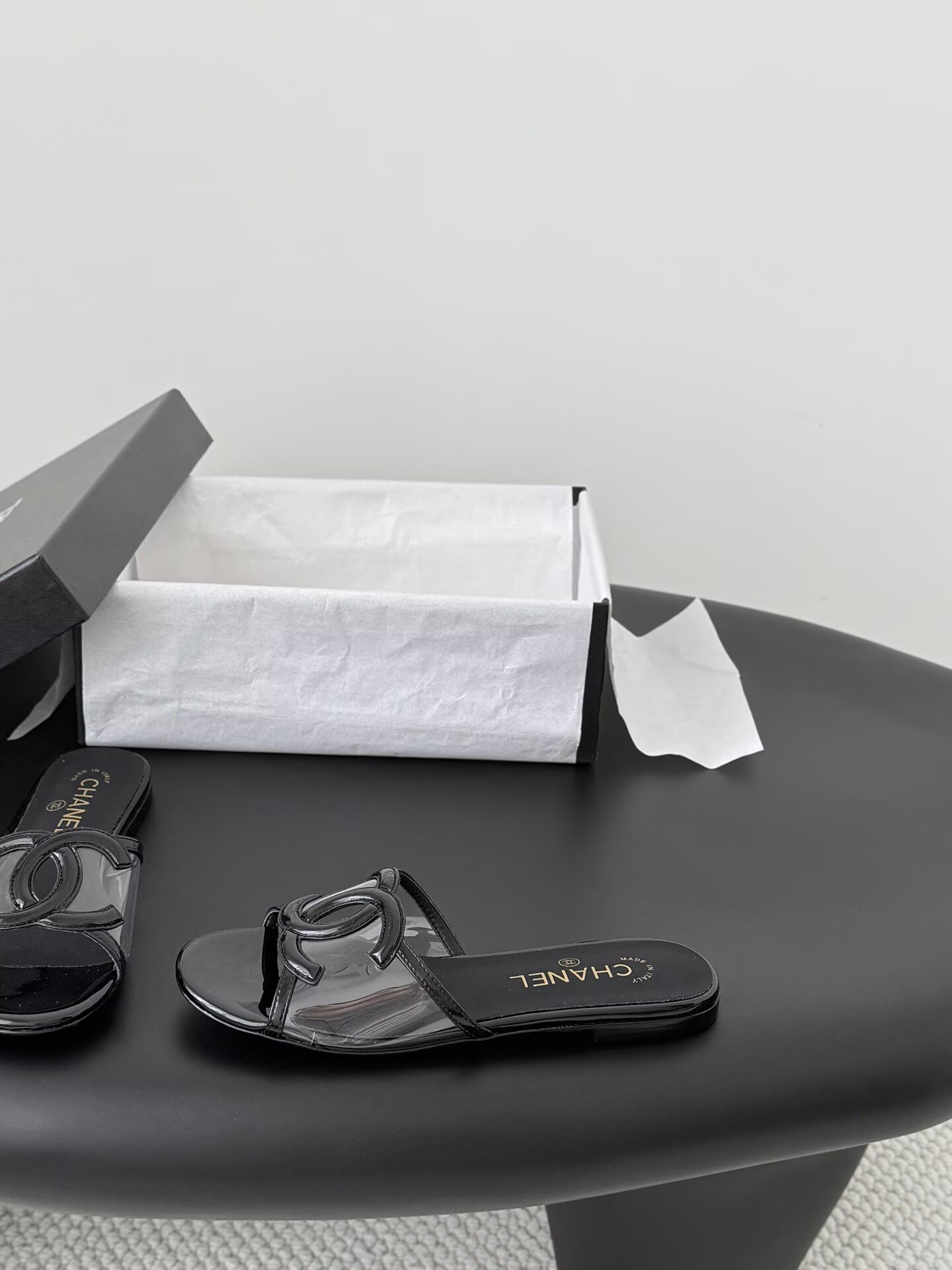 ua Ch**el sandals