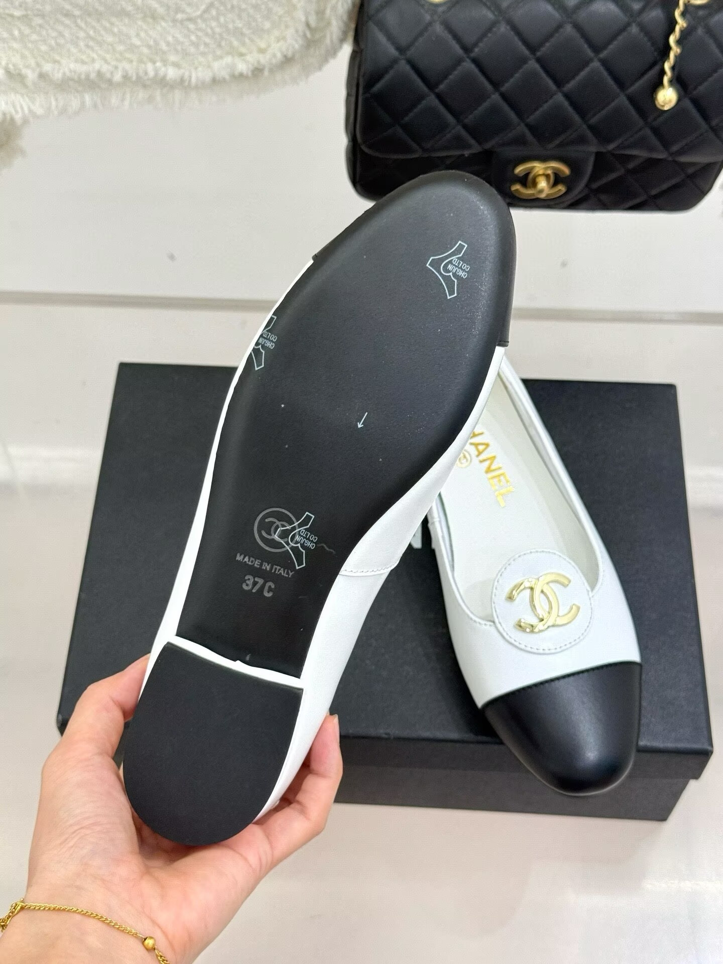 ua Ch**el ballet flats