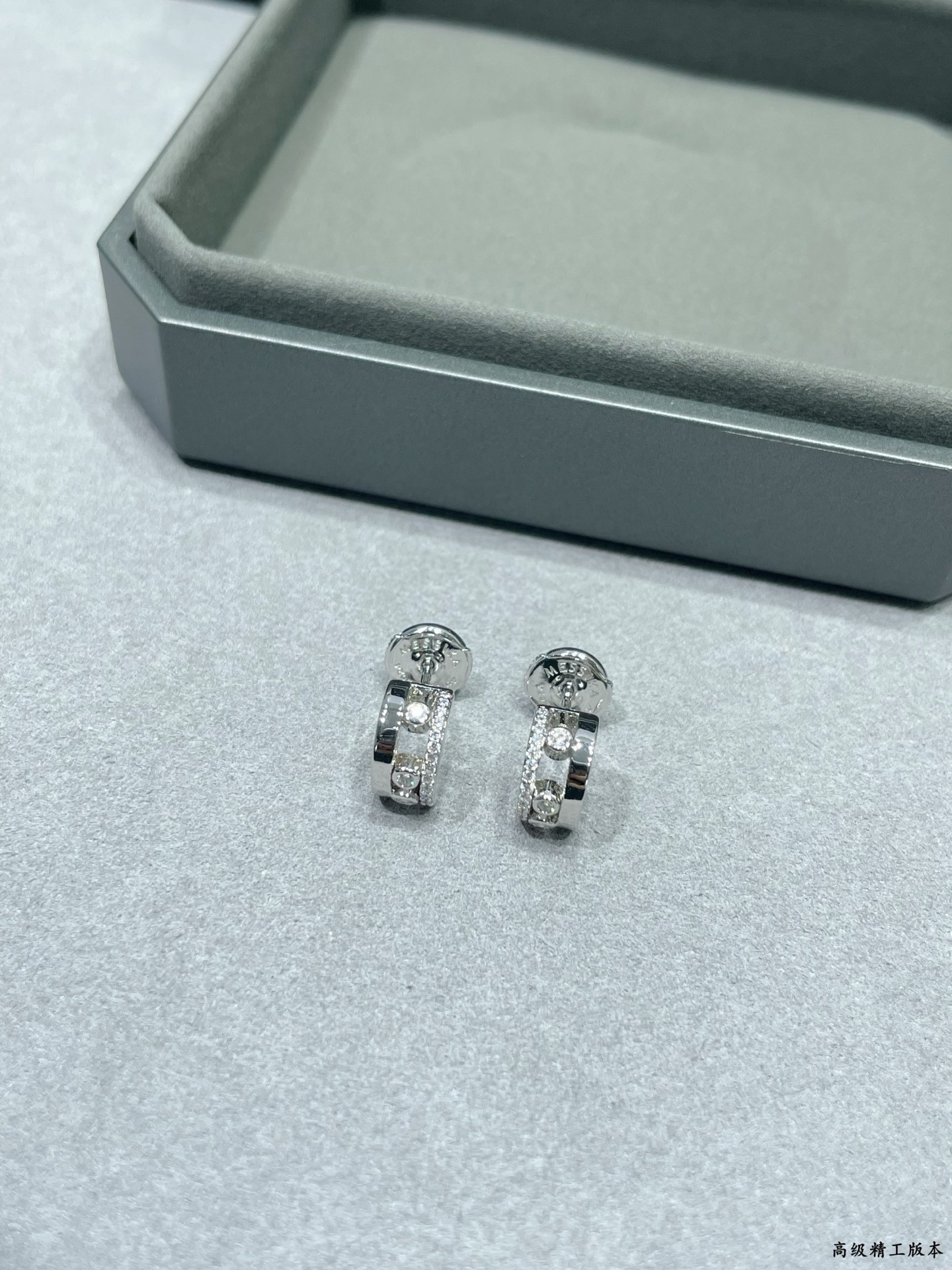 Mes1kaa small half-d1am0nd stud earrings