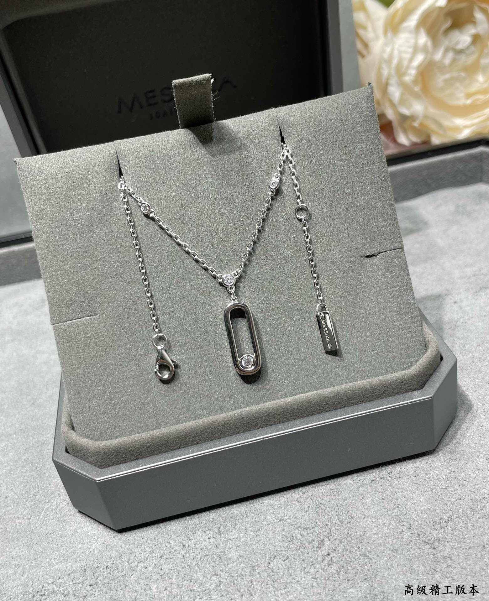 Mes1kaa polished single d1am0nd moving necklace