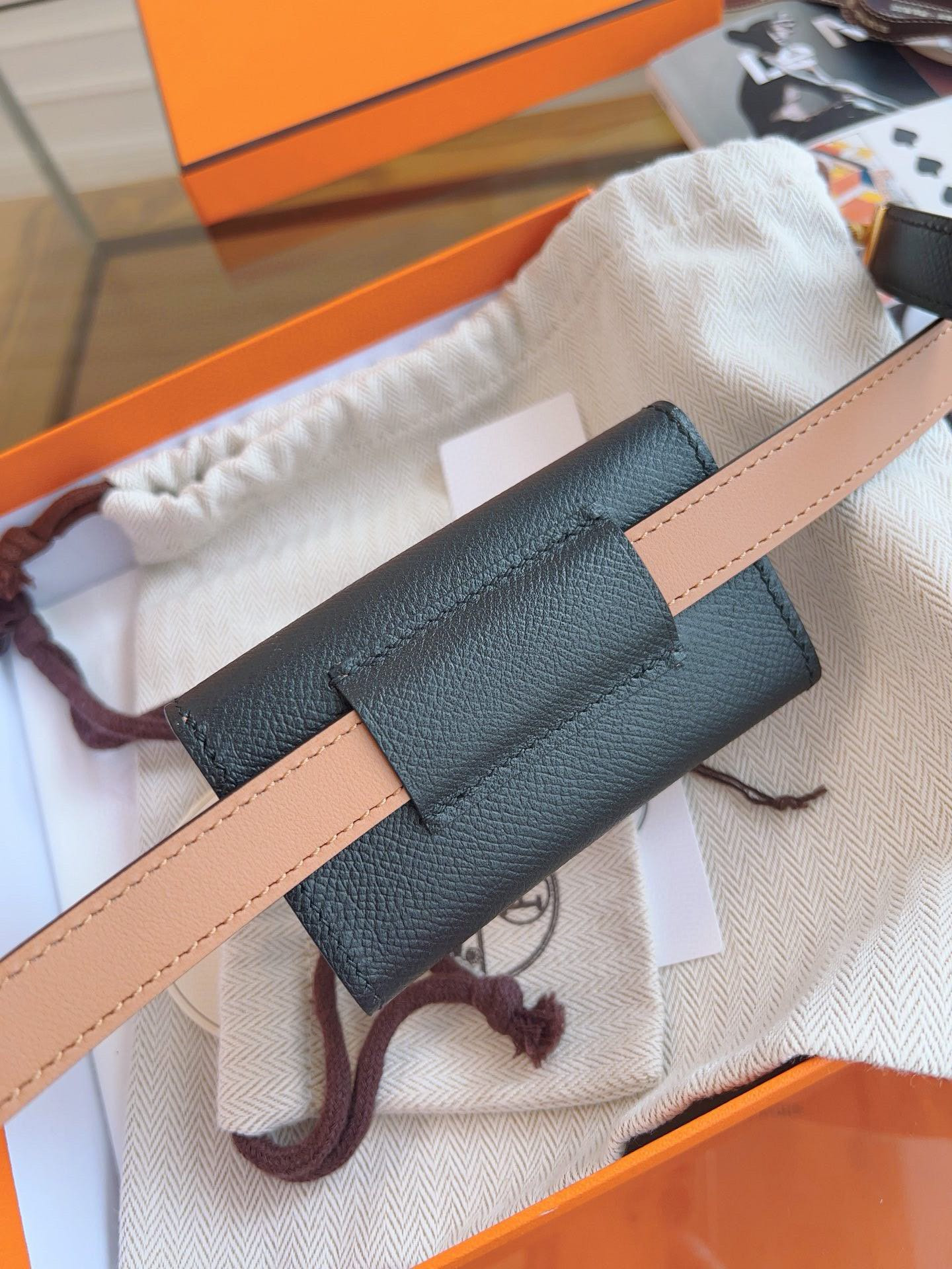H**me5 kelly pocket 18 belt