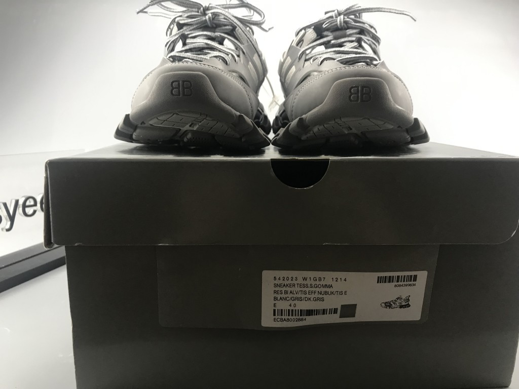 UA TRACK TRAINERS IN GREY AND WHITE MESH AND NYLON