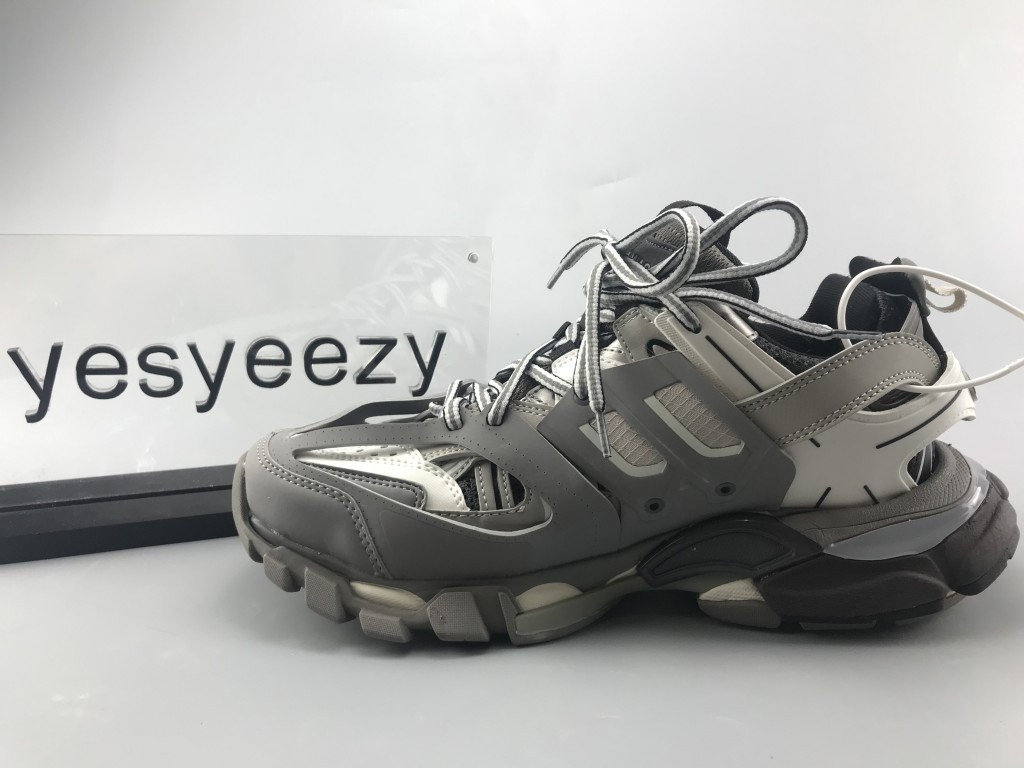 UA TRACK TRAINERS IN GREY AND WHITE MESH AND NYLON