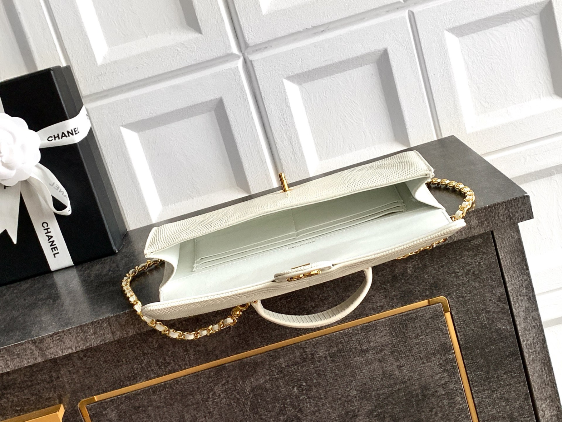 Ch**el clutch with chain ap5280 9.5x25x5cm