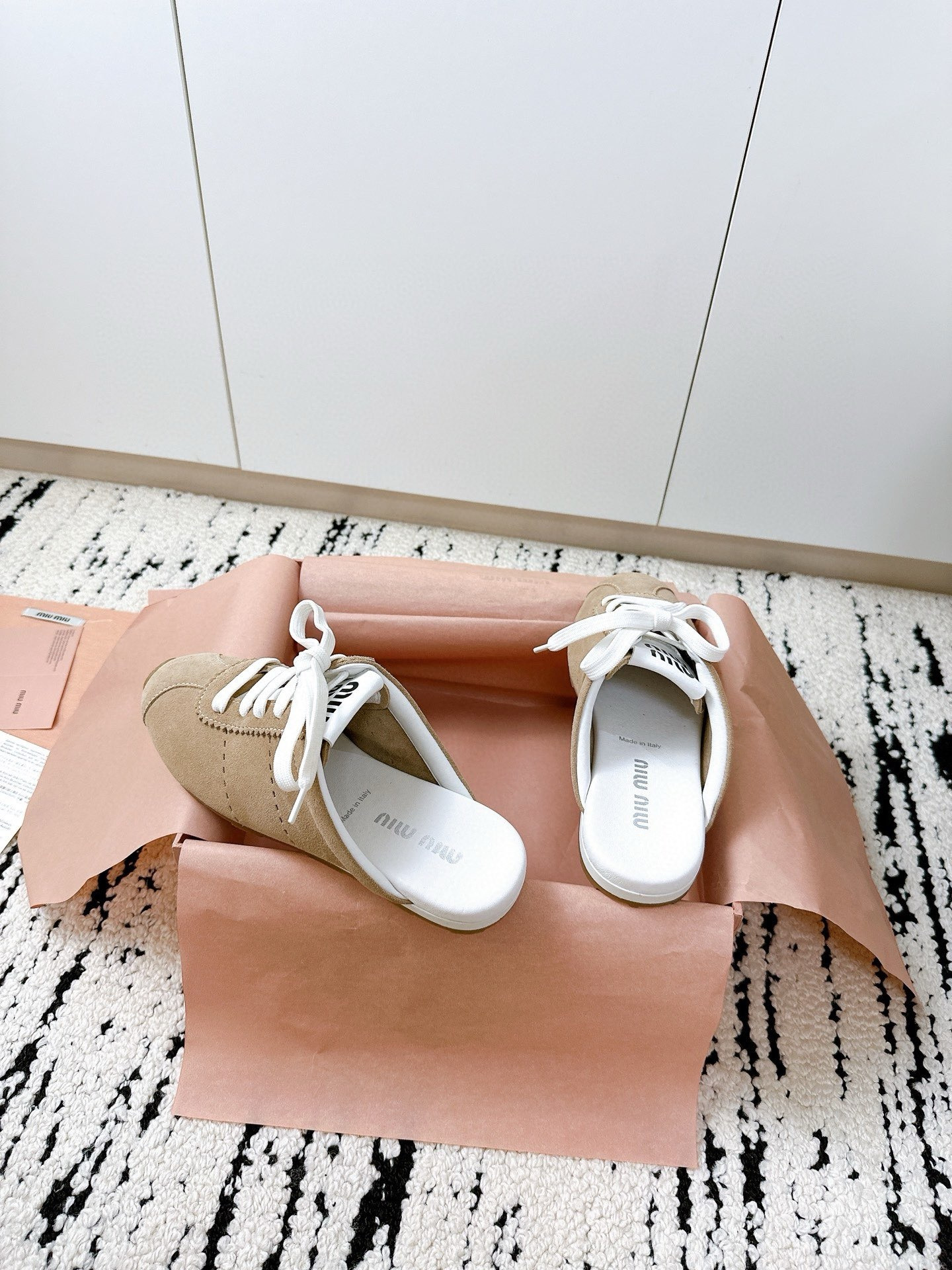 ua M1v M1v plume suede mules