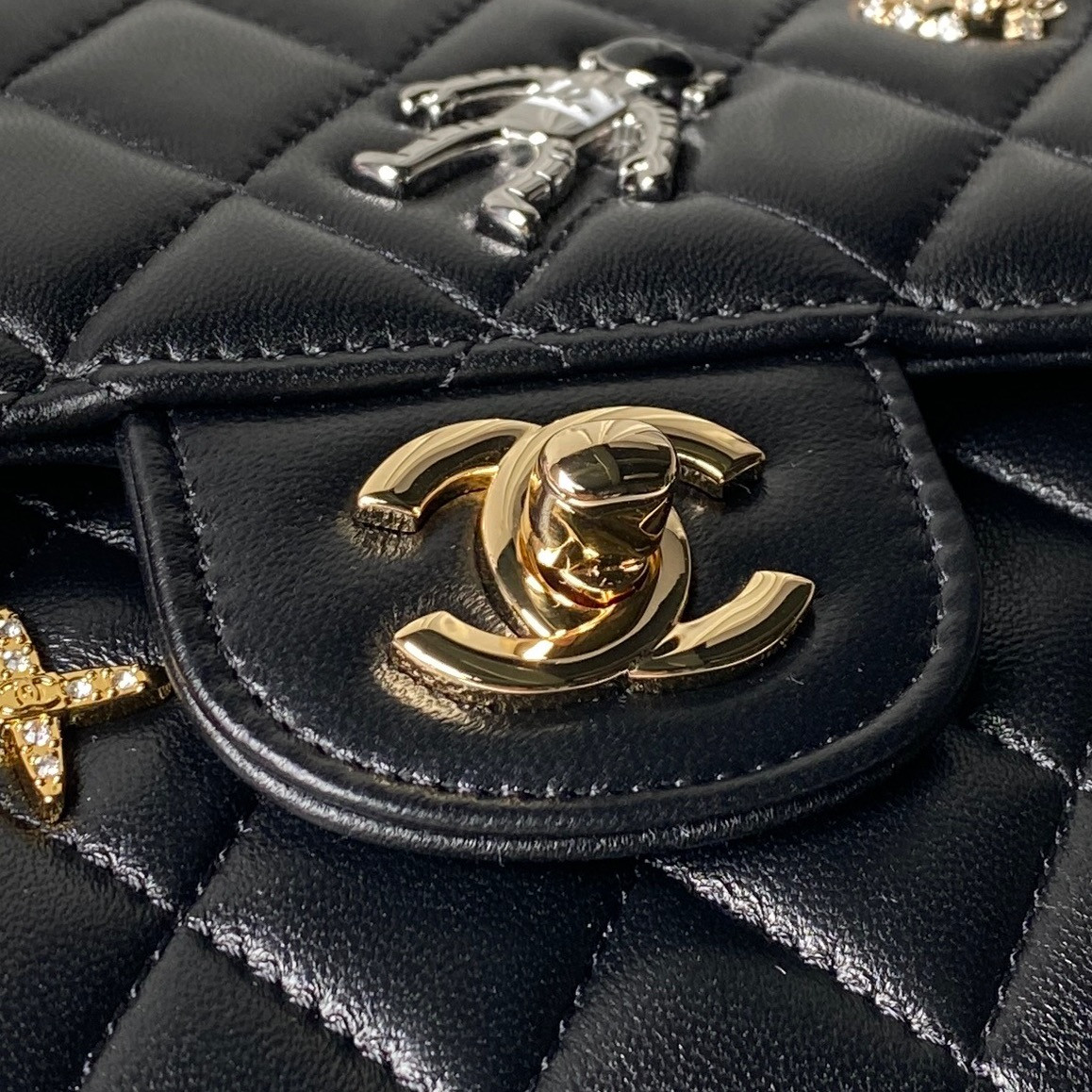 Ch**el classic flap bag a01112 15x25x6cm