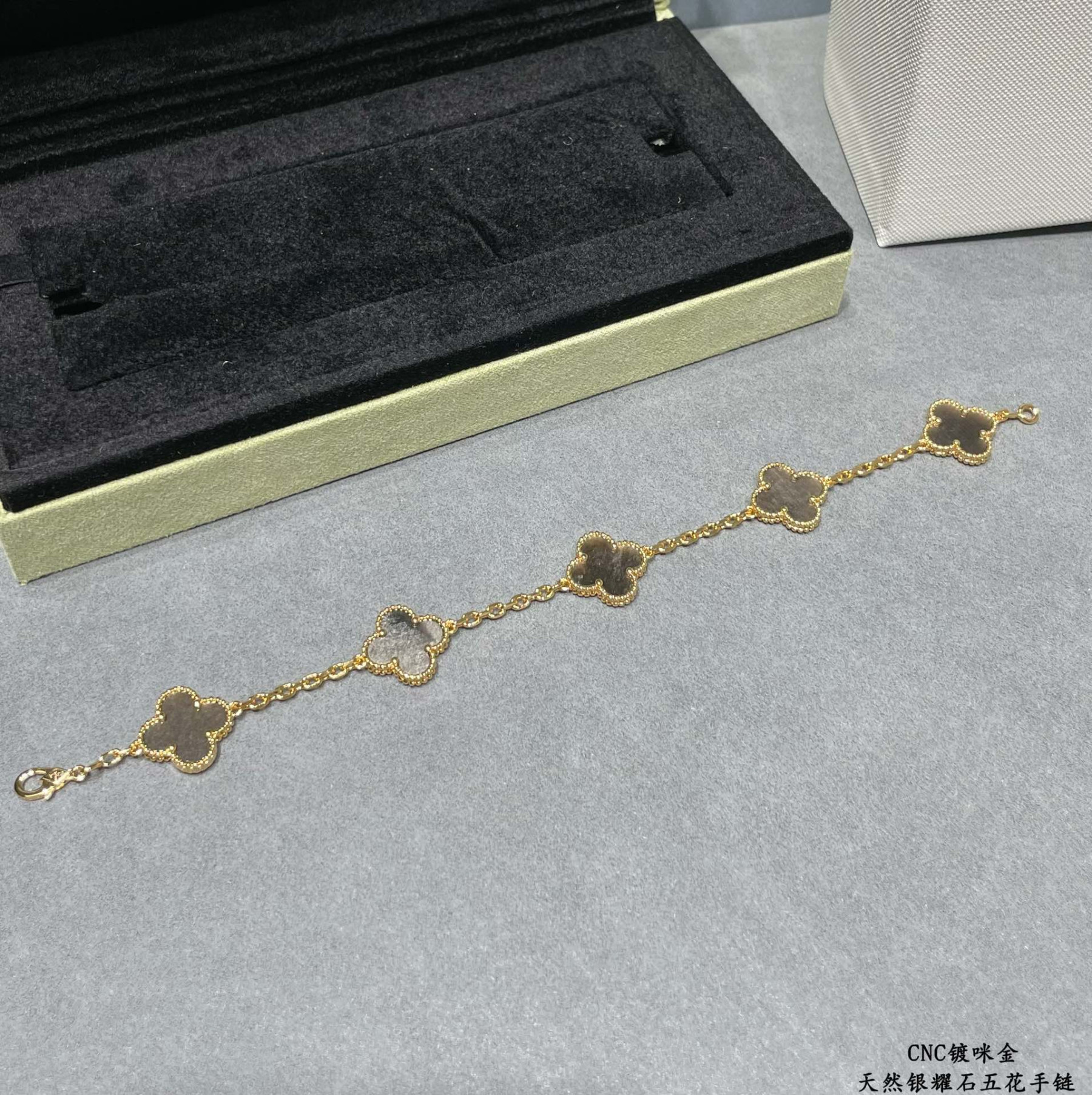 V*n Cl**f & ArpelsNatural silver obsidian five-flower four-leaf clover Bracelet(No refund or exchange)