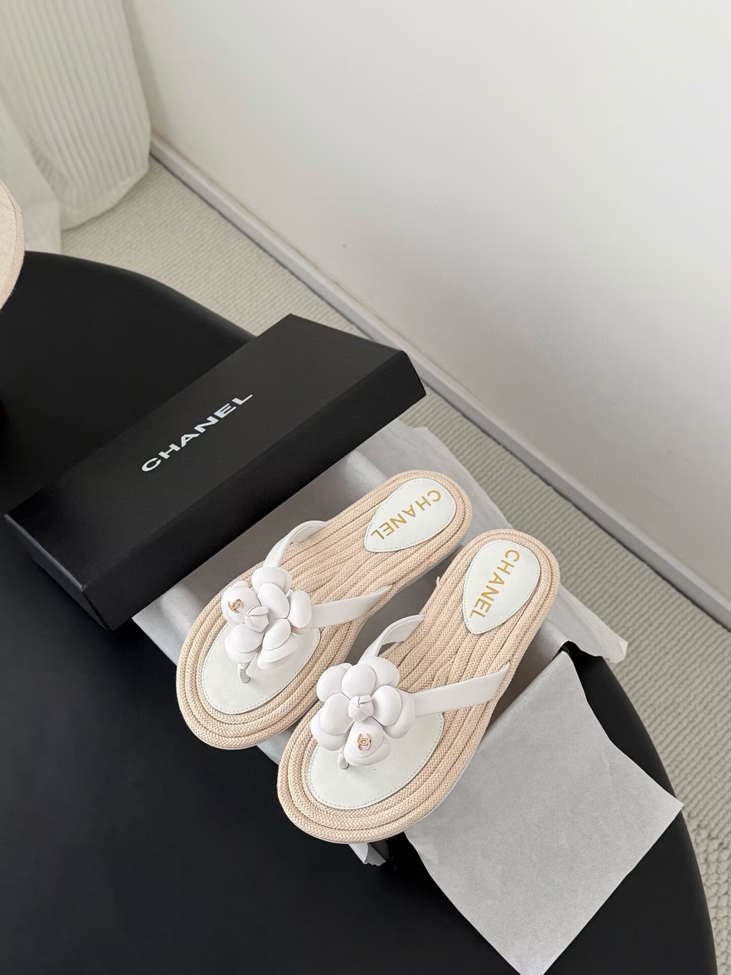 ua Ch**el thongs slides