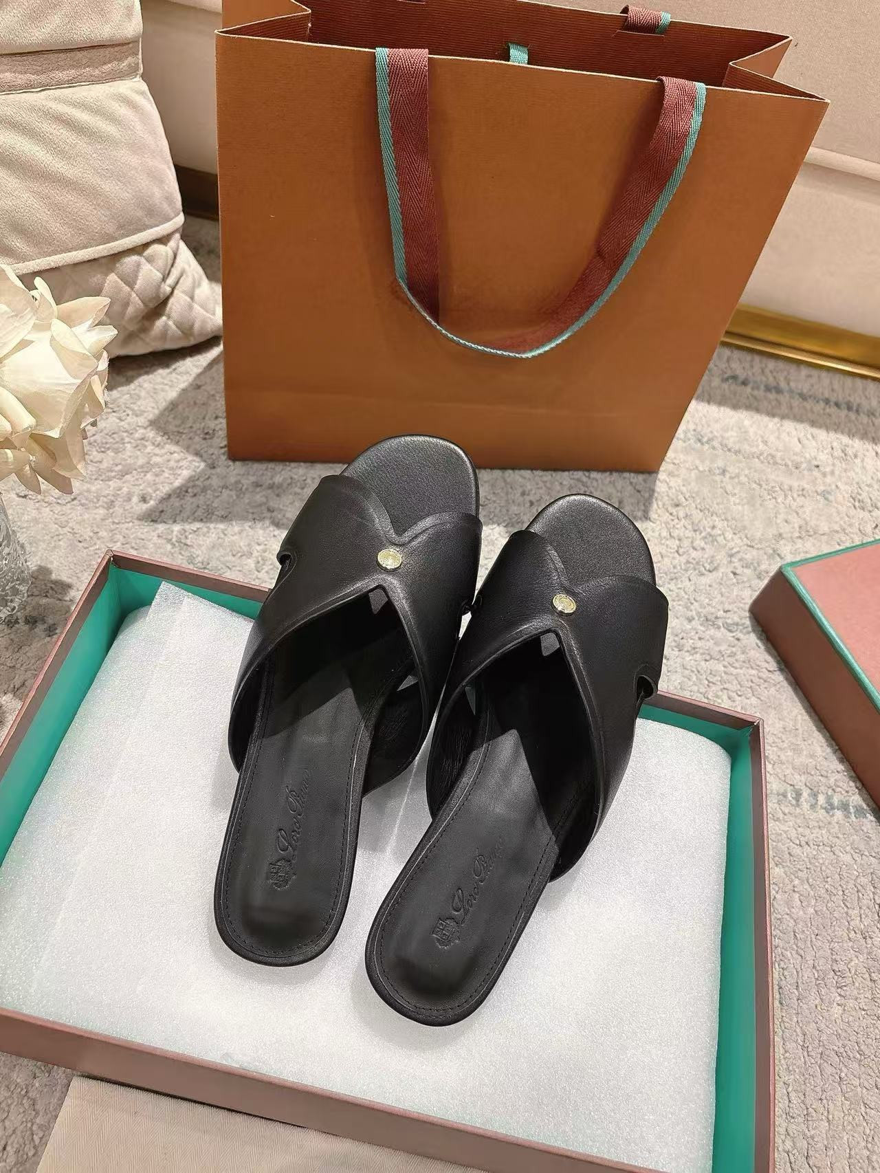 UA L0r0 P1ana Vera Sandal