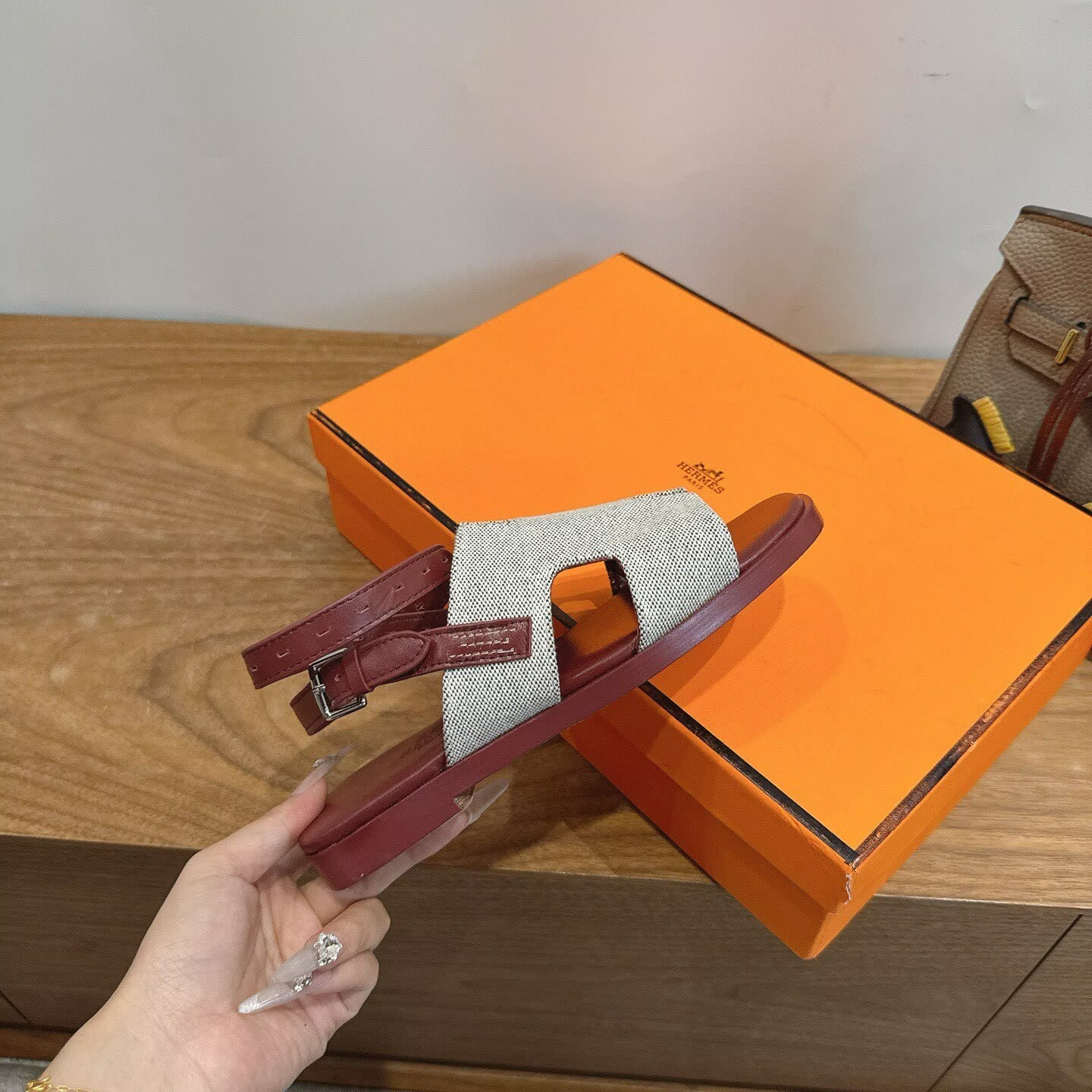 ua H**me5 maya sandal