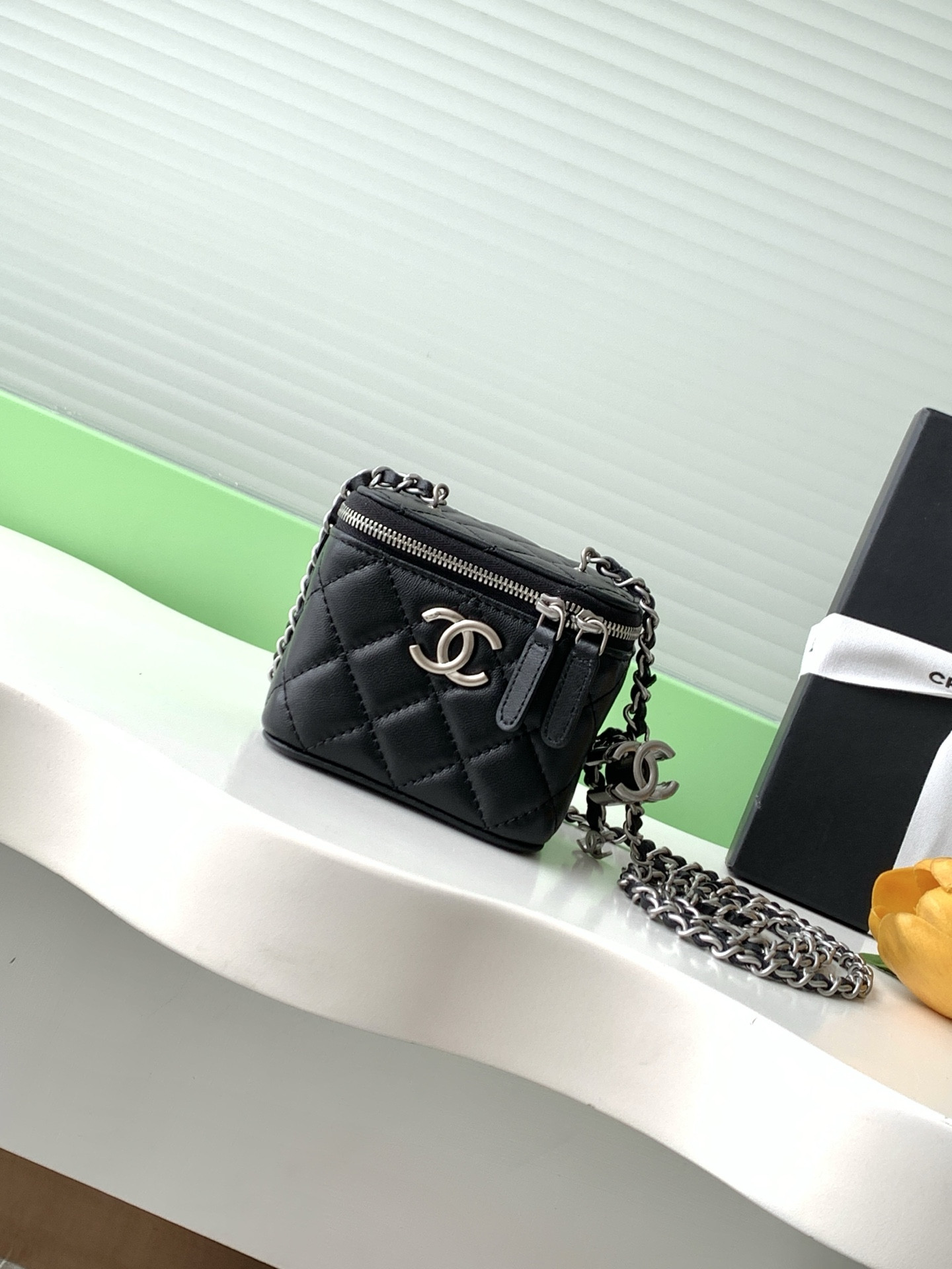Ch**el small vanity with chain 8.5x11x7cm