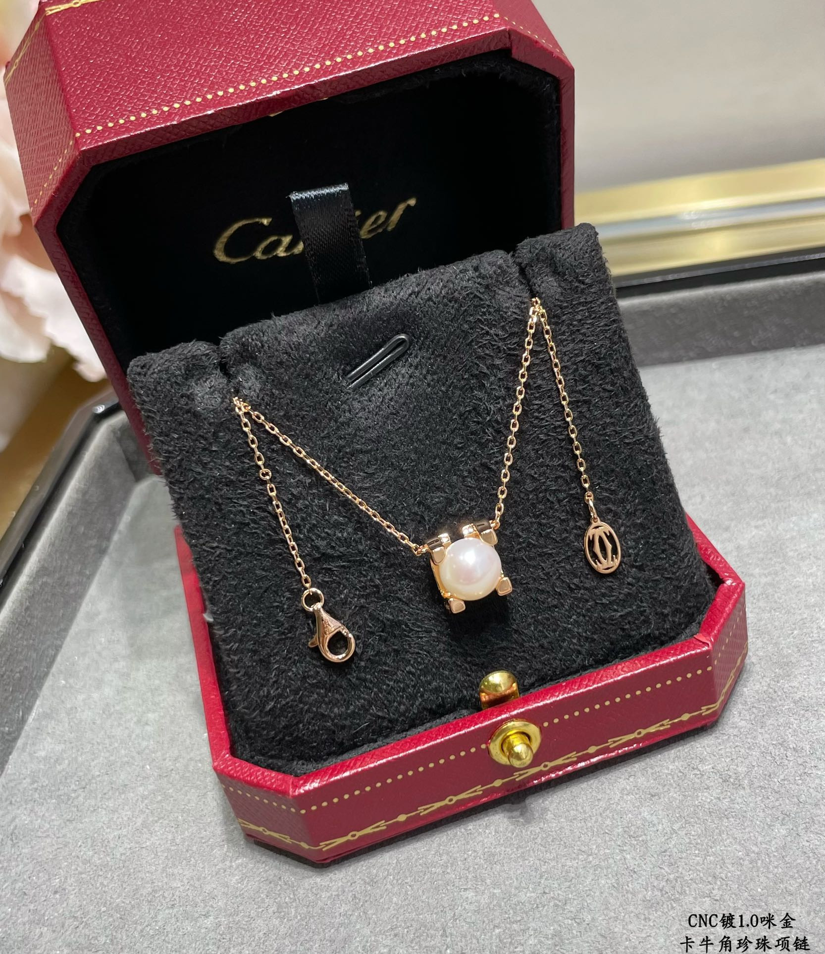 Ca*t1er Horn pearl Necklace