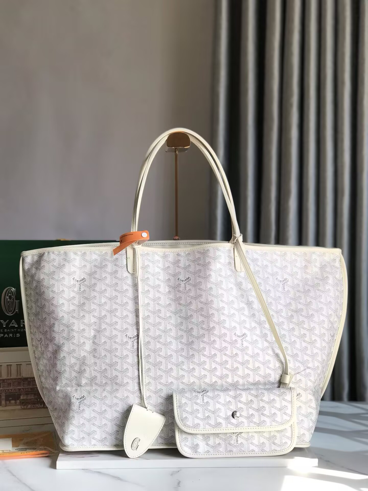 G09ard anjou gm bag 39x32x19cm