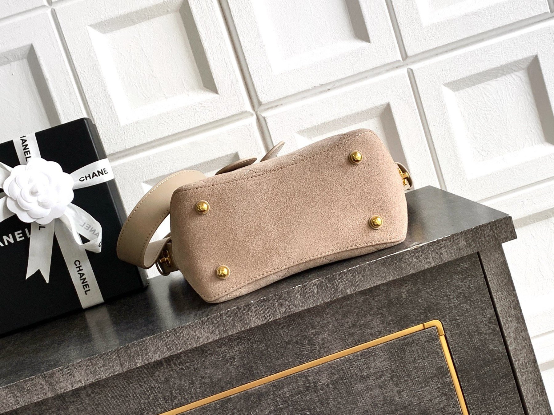 Ch**el bucket bag 20x11x18cm