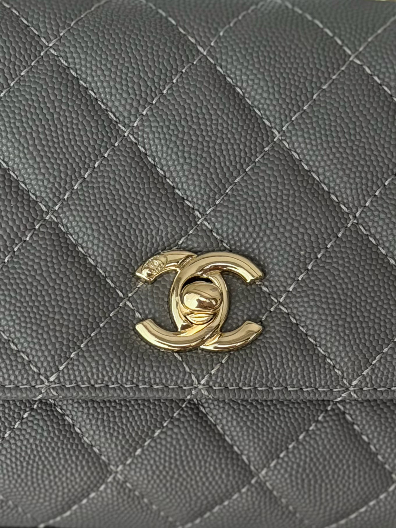 Ch**el mini coco handle 13x19x9cm