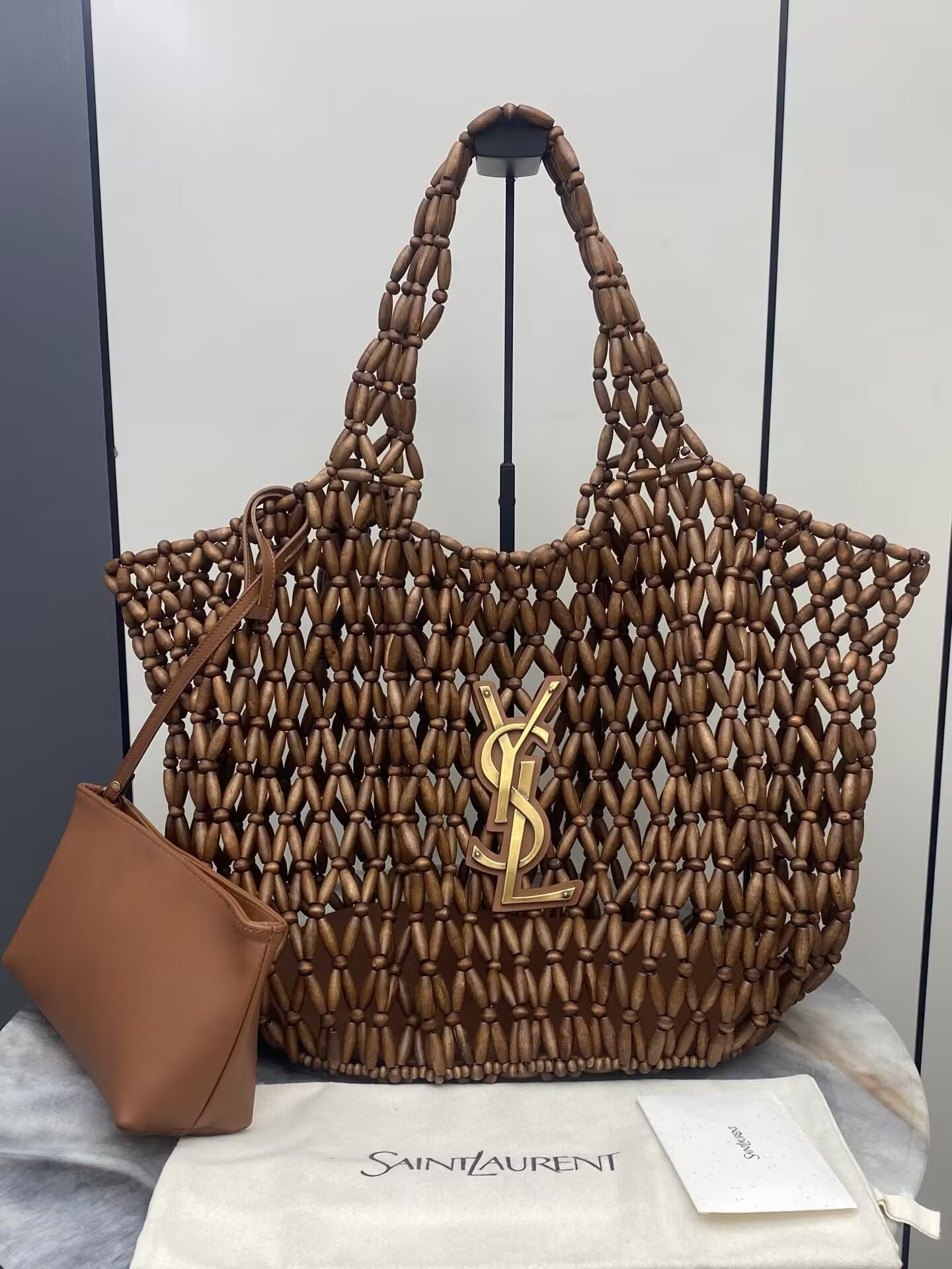 Y51 icare medium in wood beads 31-46x28x16cm
