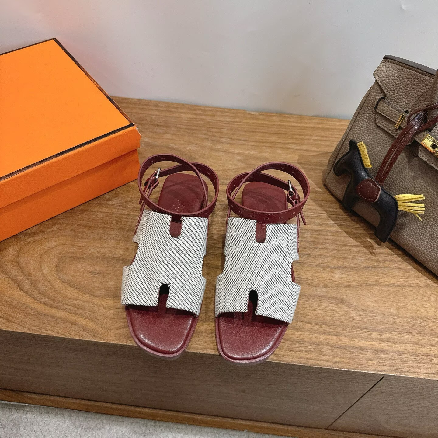 ua H**me5 maya sandal