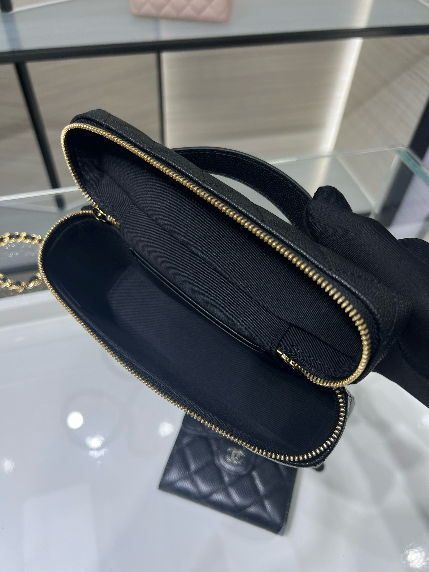 Ch**el classic vanity with chain handbag ap5090 17x19.5x5cm