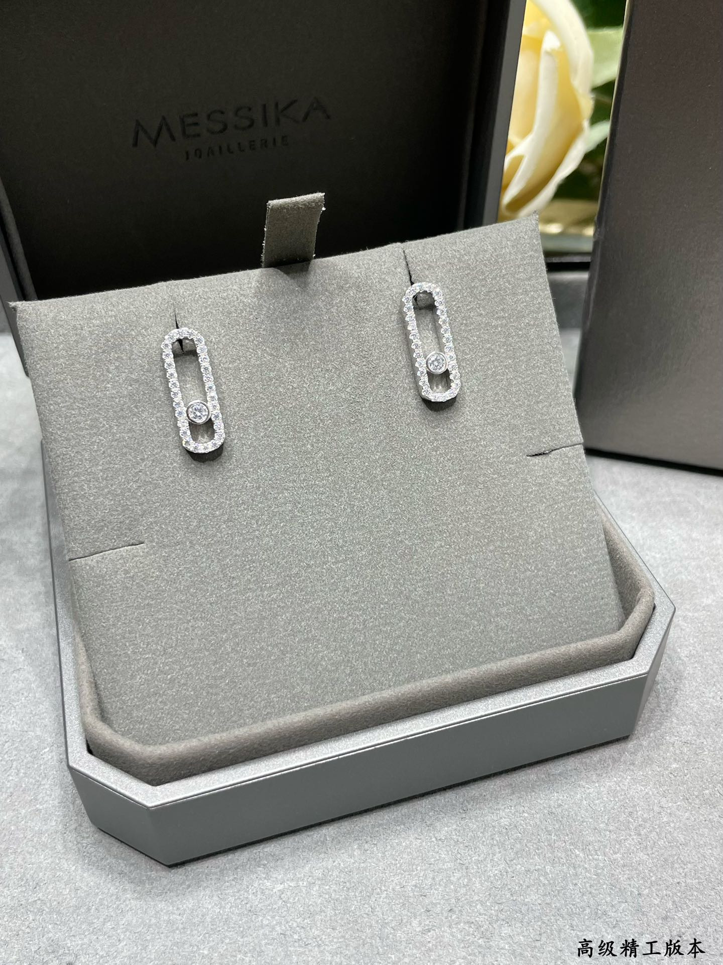 Mes1kaa single d1am0nd stud earrings