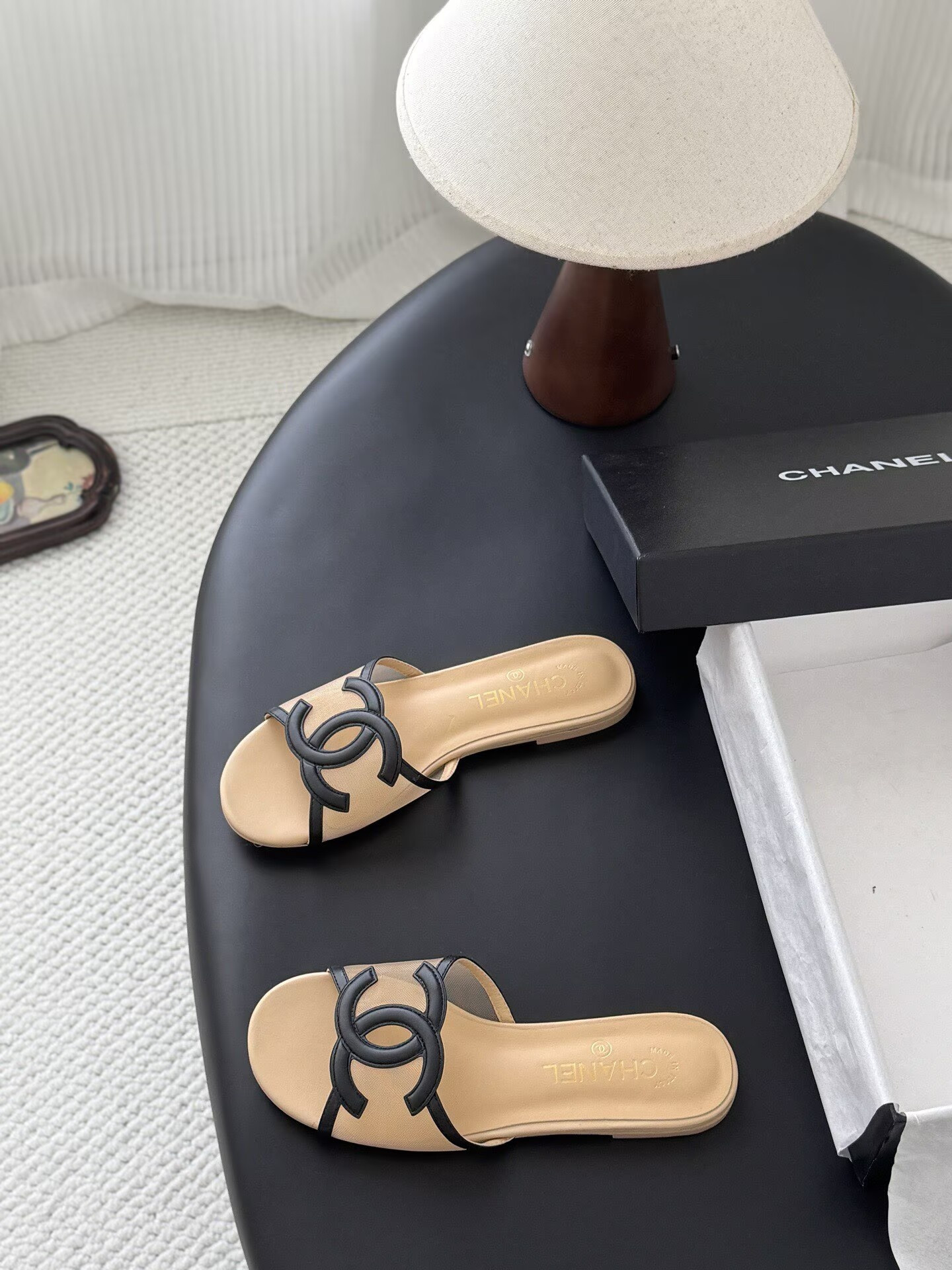 ua Ch**el sandals