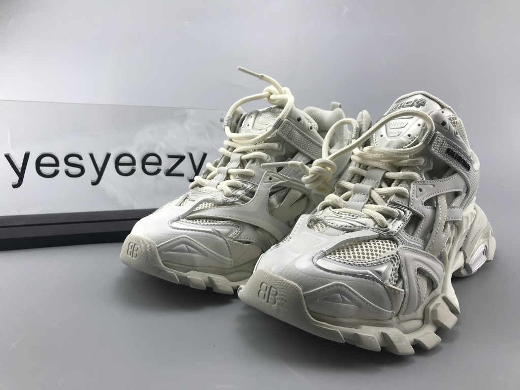UA TRACK.2 TRAINERS IN WHITE MESH AND NYLON