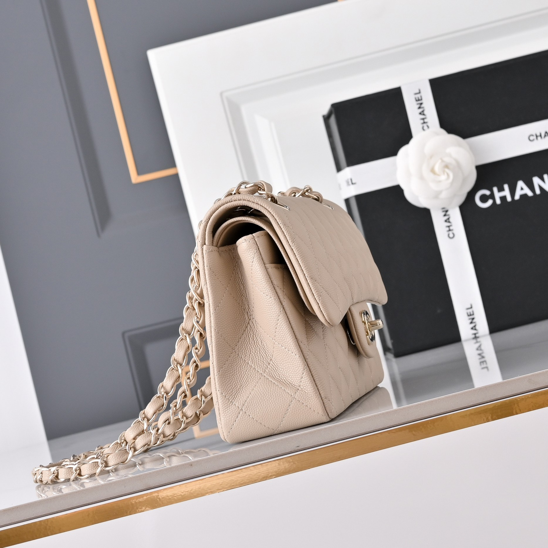 Ch**el classic flap handbag milky tea with light gold hardware and caviar leather a01113 23x14.5x6cm