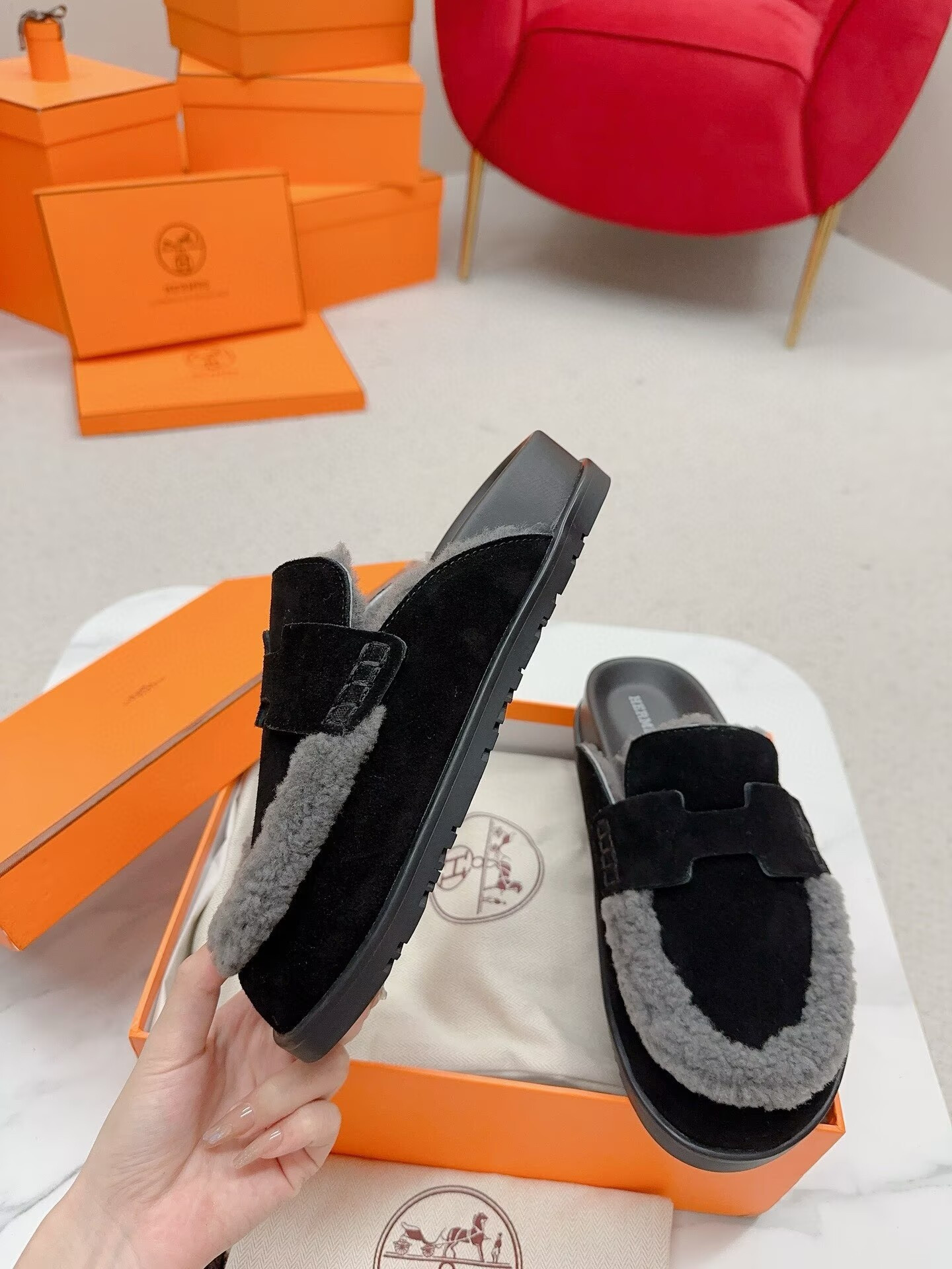 UA H**me5 Chypre sandal