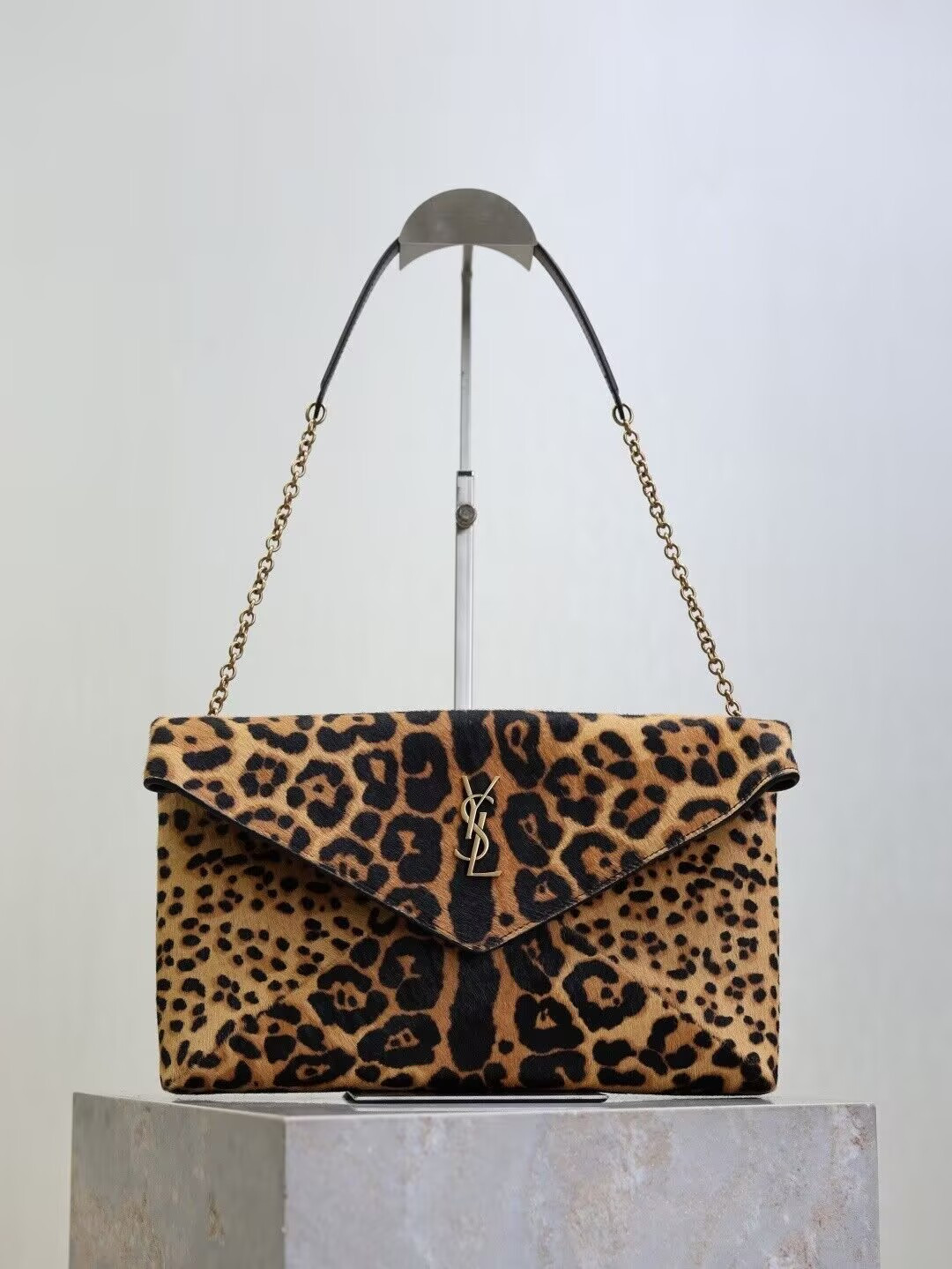 Y51 CASSANDRE large pouch on chain in pony hair leather 29.5x18x5cm