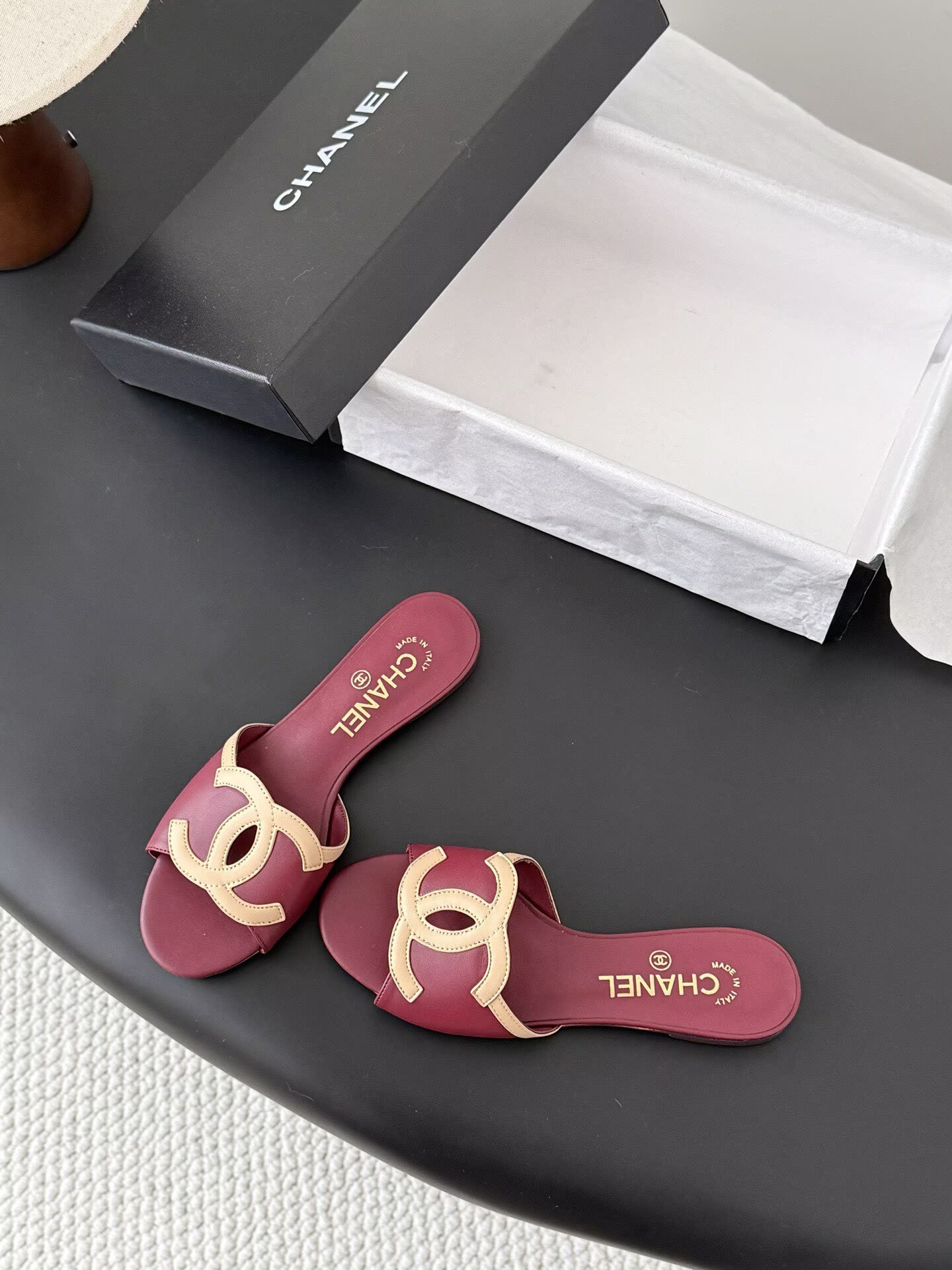 ua Ch**el sandals