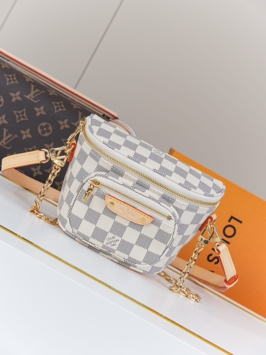 LV Mini Bumbag N00130 17x12x9.5cm