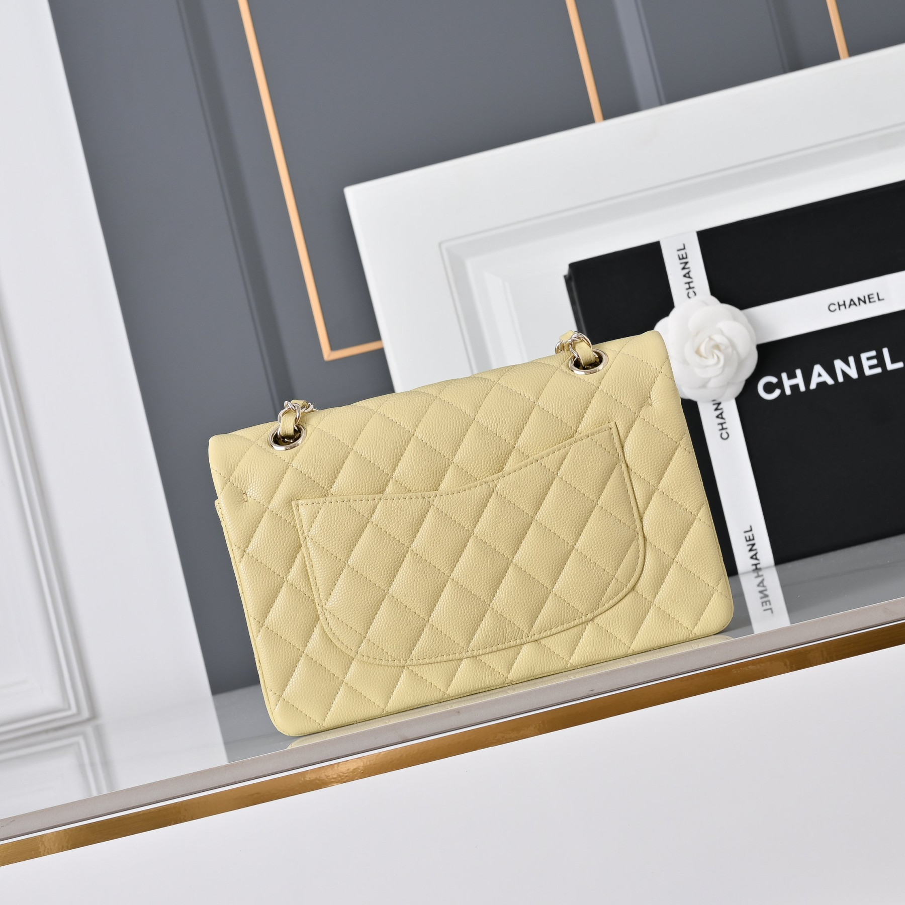 Ch**el classic flap handbag baby yellow with light gold hardware and caviar leather a01113 23x14.5x6cm