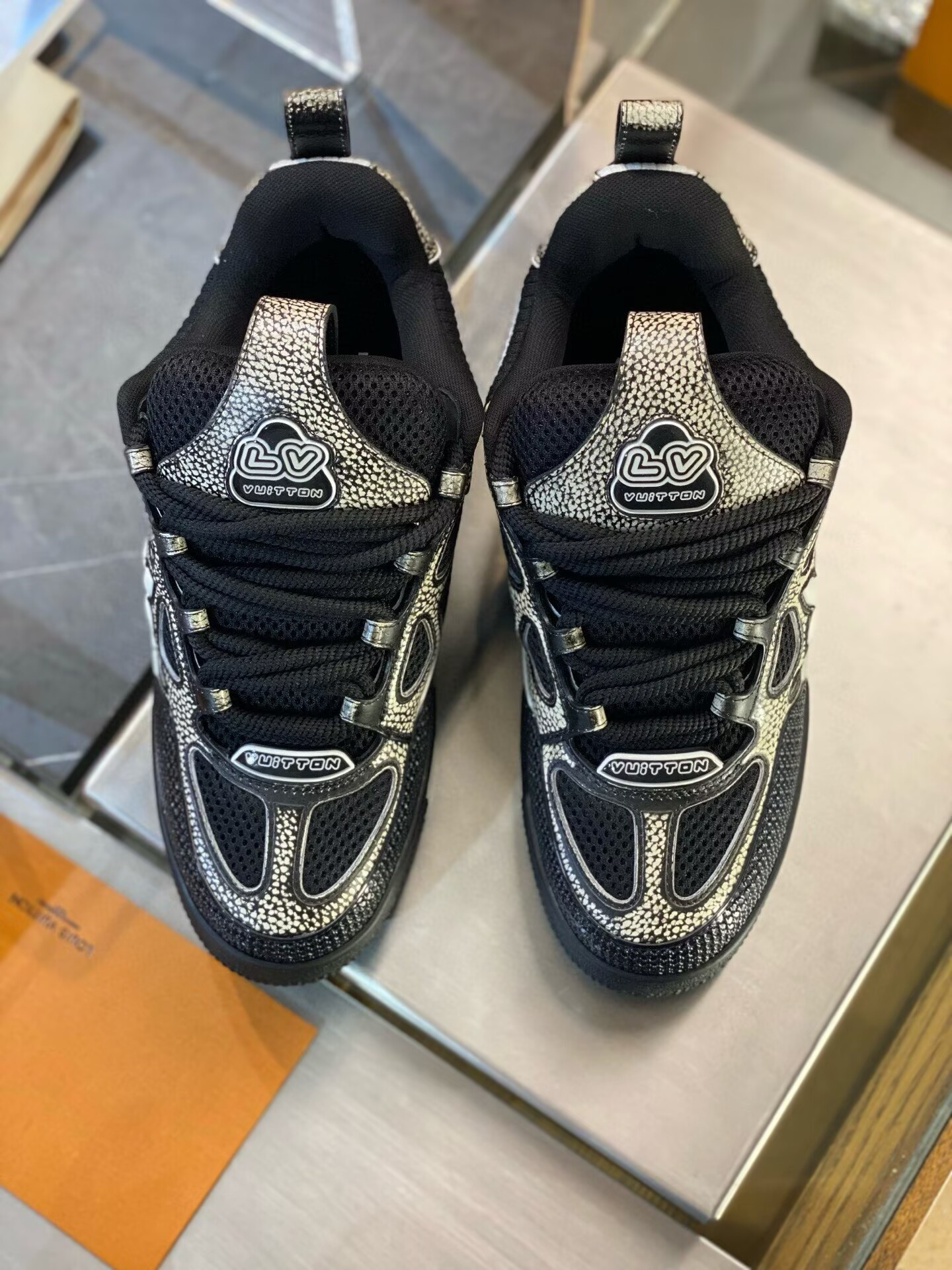 UA LV Skate Sneaker
