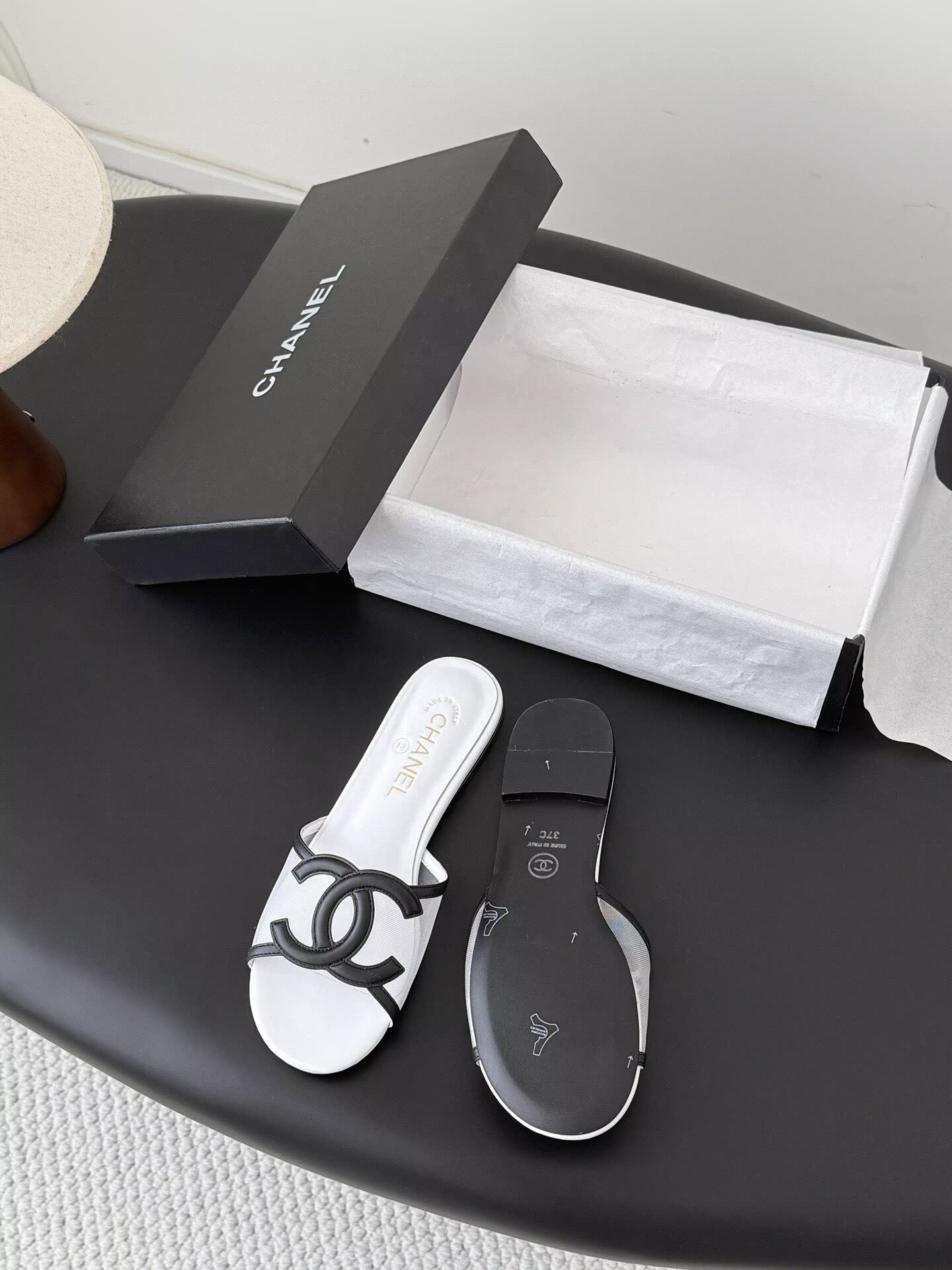 ua Ch**el sandals