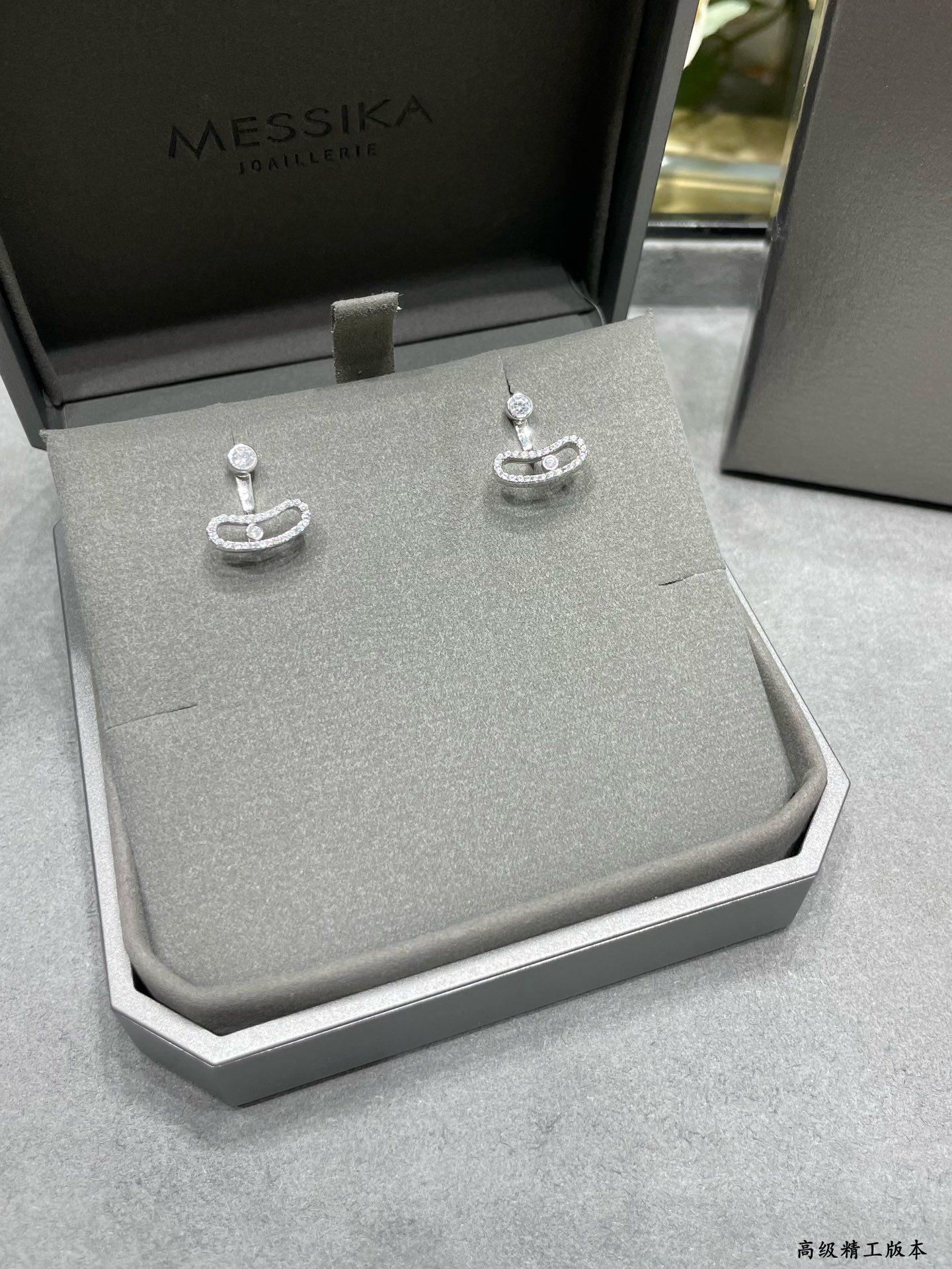 Mes1kaa curved single d1am0nd stud earrings