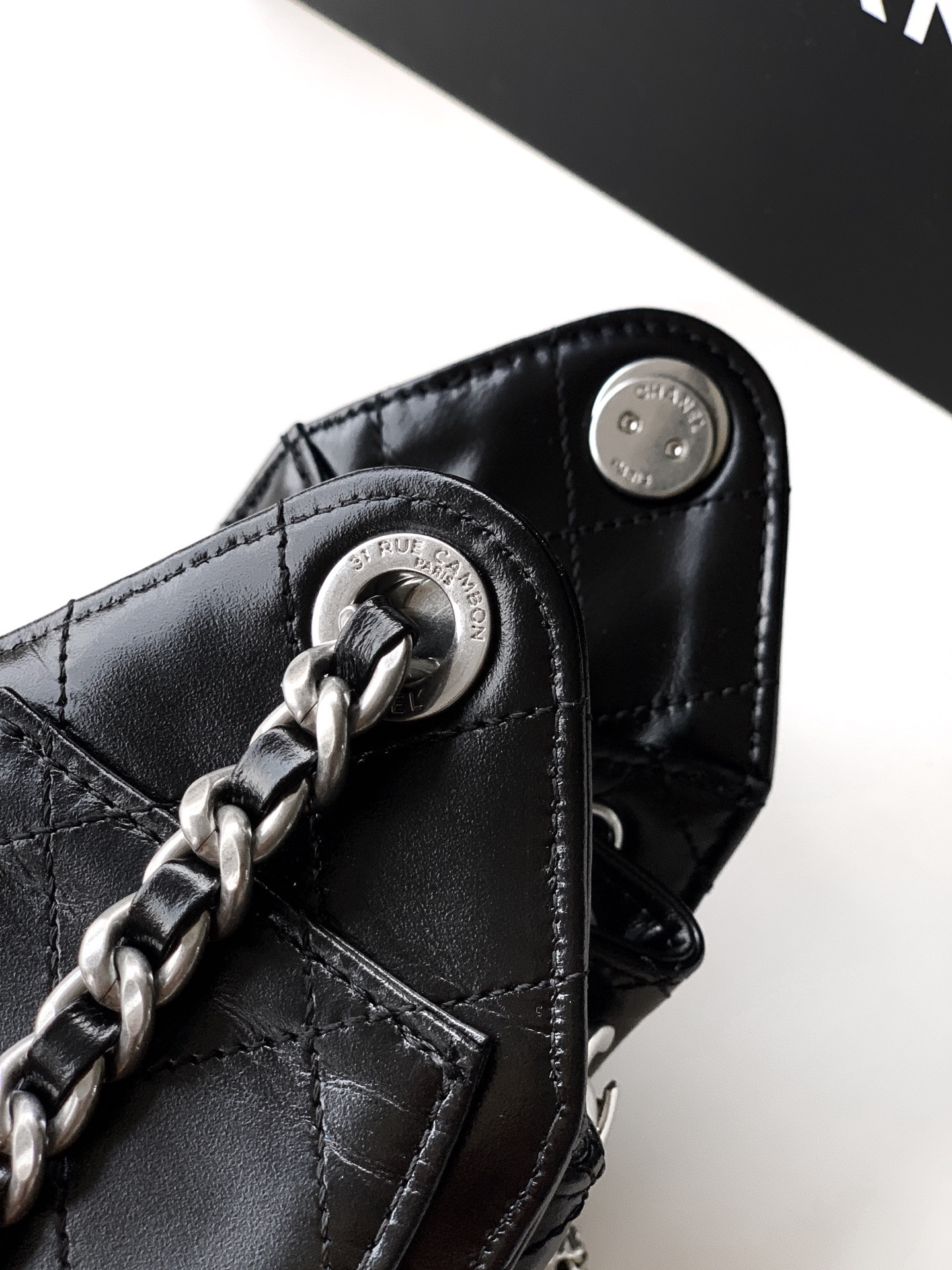 Ch**el 25c bucket bag oil wax leather 20x22x12.5cm