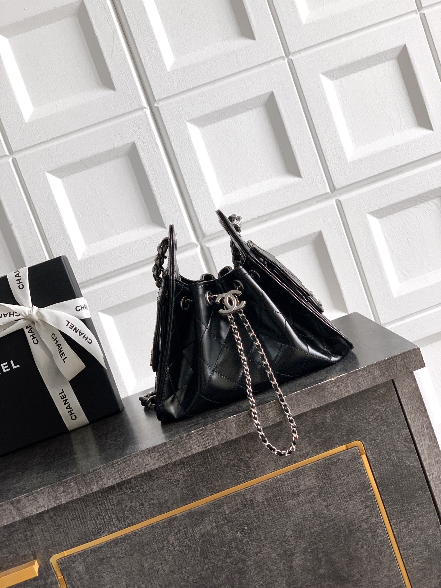 Ch**el 25c bucket bag oil wax leather 20x22x12.5cm