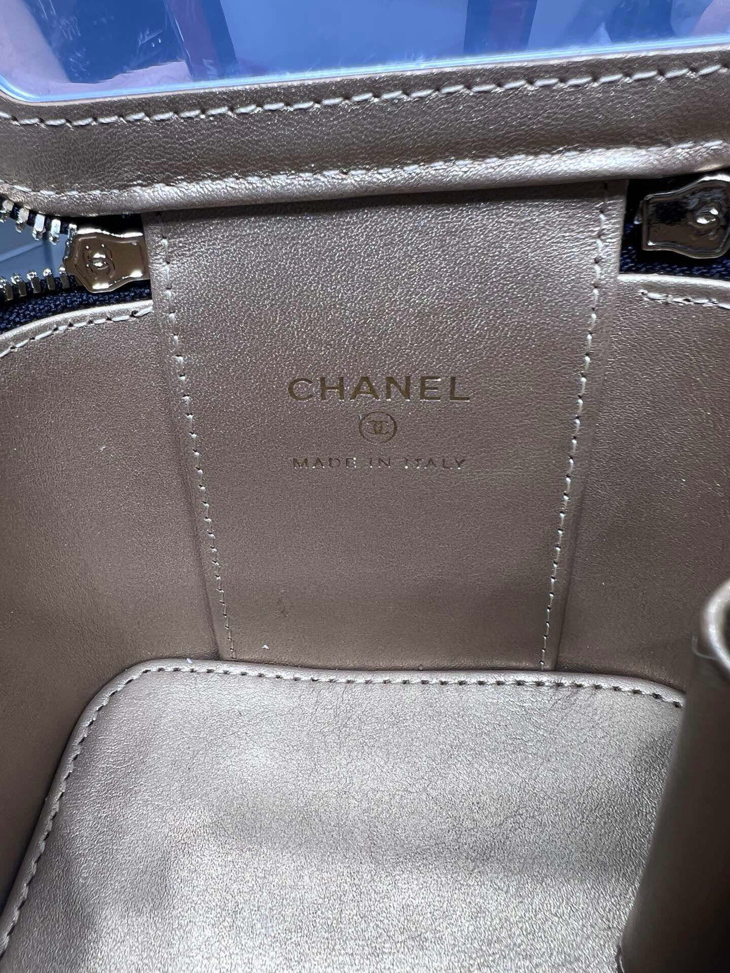 Ch**el small vanity with chain 8.5x11x7cm