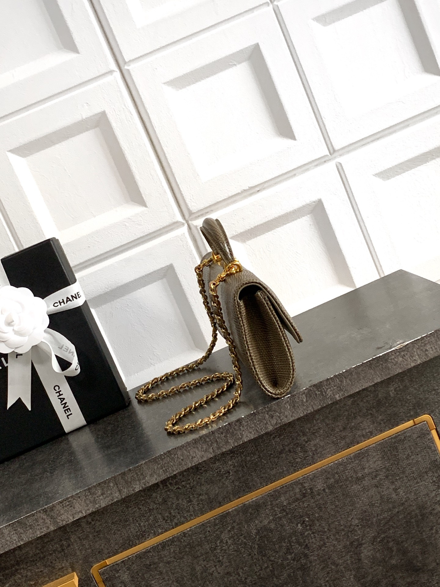 Ch**el clutch with chain ap5280 9.5x25x5cm