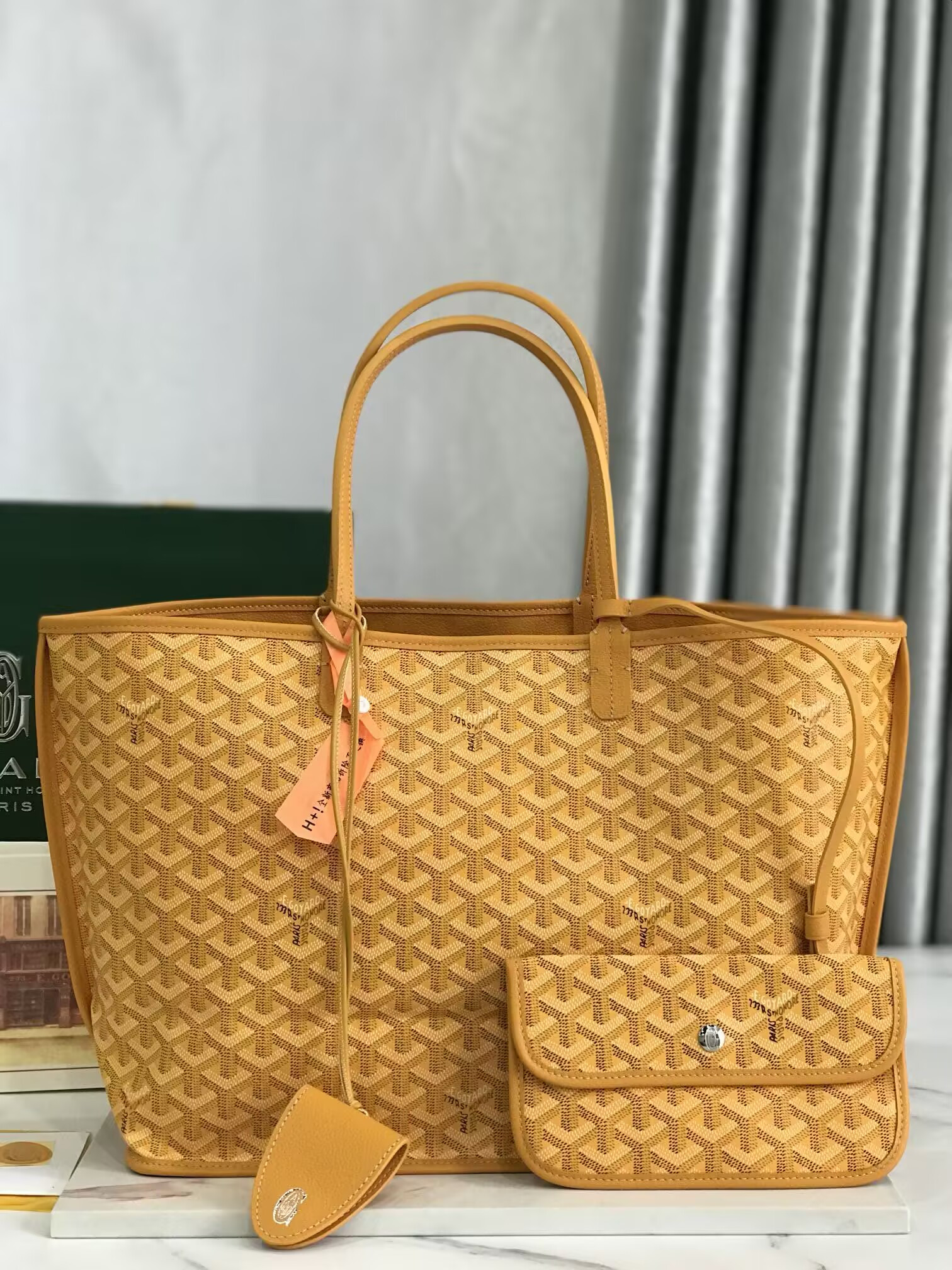 G09ard anjou gm bag 39x32x19cm