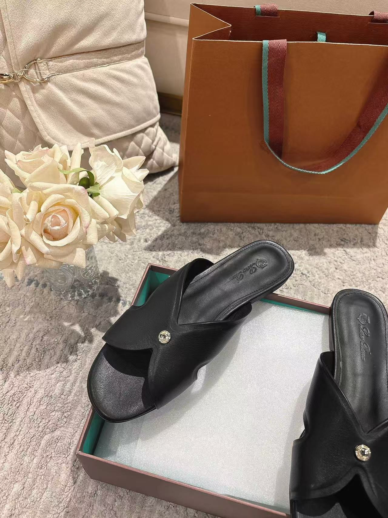 UA L0r0 P1ana Vera Sandal