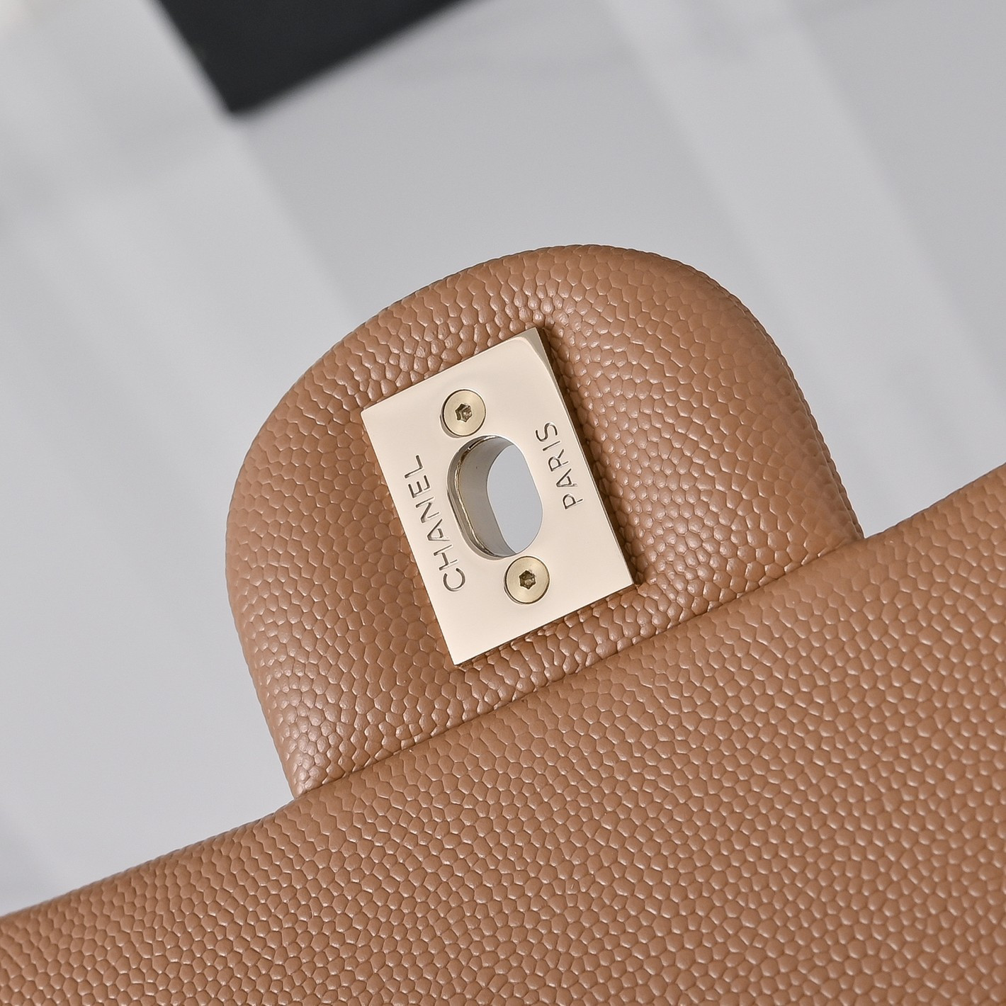 Ch**el classic flap handbag caramel with light gold hardware and caviar leather a01113 23x14.5x6cm