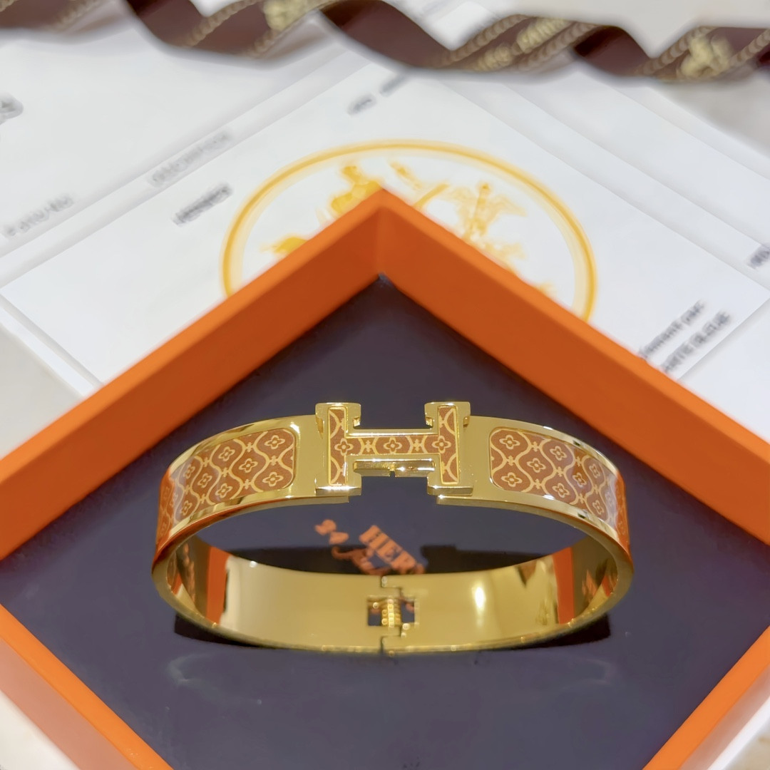 H**me5 enamel bracelet