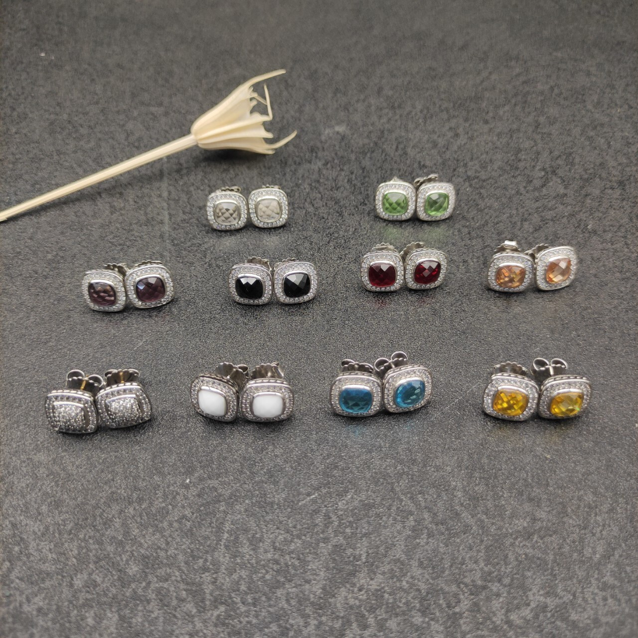dau1d Yvrm*n square d1am0nd earrings